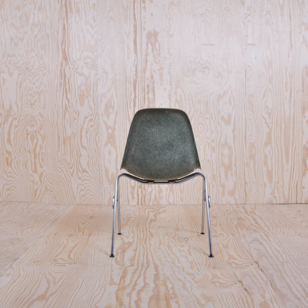 Eames Fiberglass Side Chair by Herman Miller Dunkelgrün