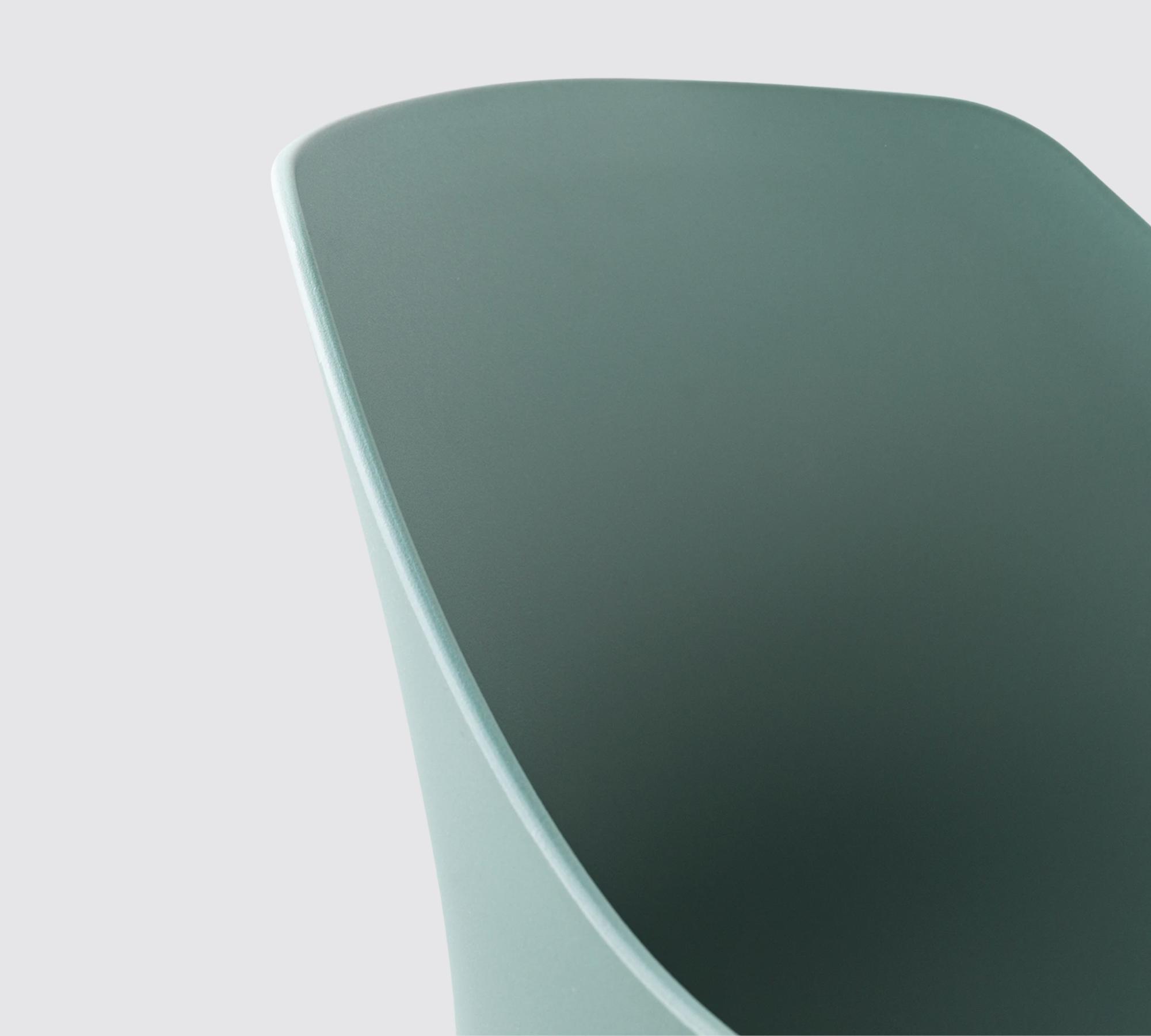 " -> "Mint grey".

    Final check on "Armrest shell chair":
    Armrest (Armlehnen)
    Shell chair (Schalenstuhl)
    With (mit)
    Seat cushion (Sitzkissen)
    Mint grey (Mintgrau)

    This is perfect.

    One last check: "Return only the translated text with no preamble