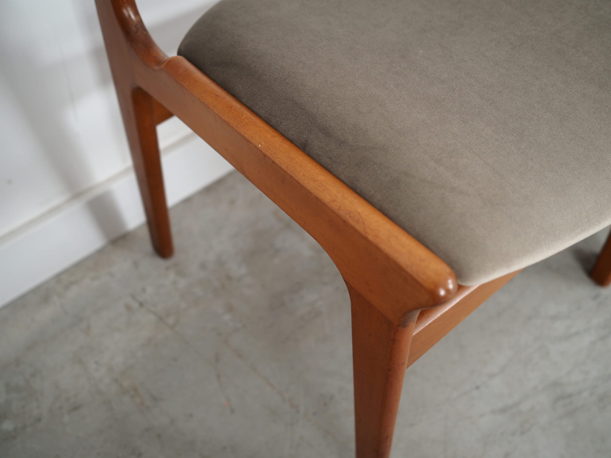 4x Vintage Stuhl Teakholz Samt Braun 1960er Jahre