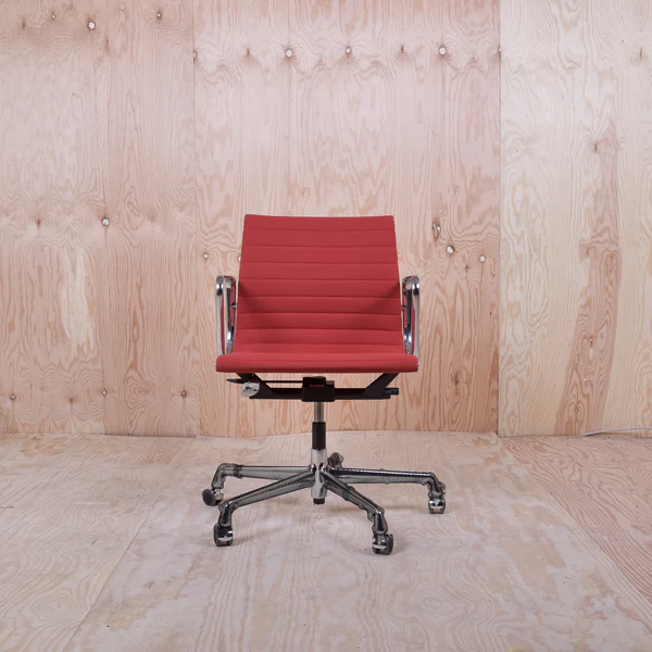 Eames EA 117 Aluminium Chair Rot