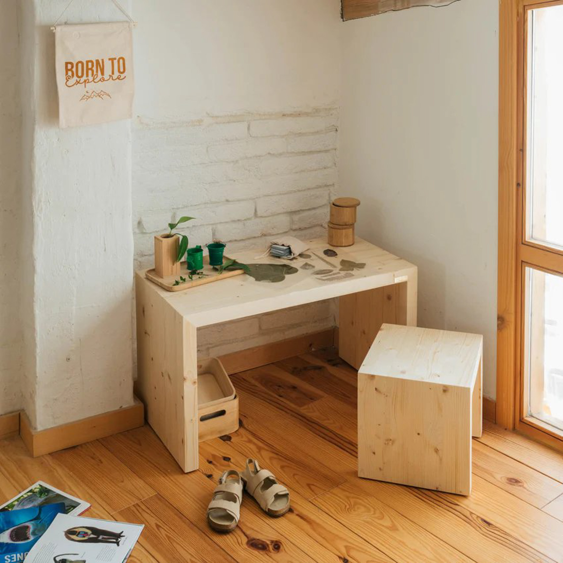 Ekine Montessori Tisch Holz Weiß Gealtert