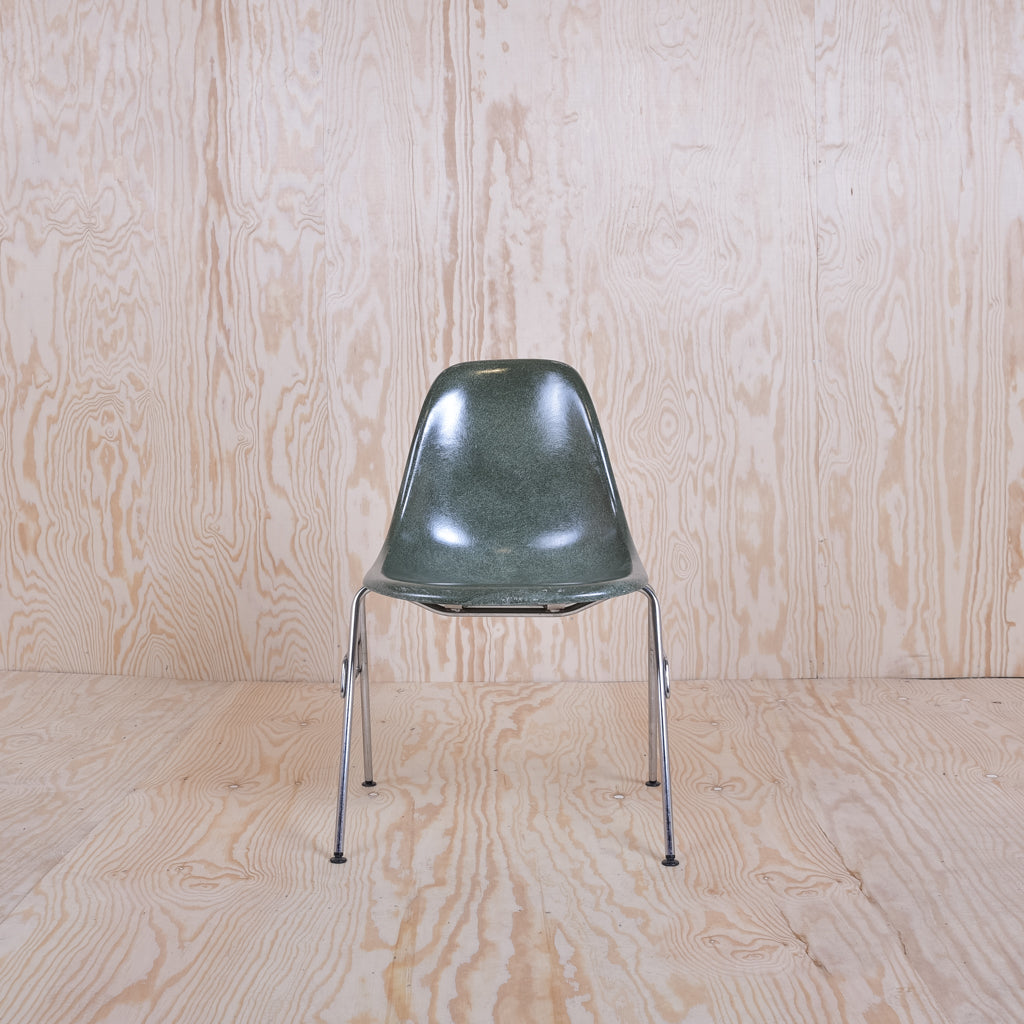 Eames Fiberglass Side Chair by Herman Miller Dunkelgrün