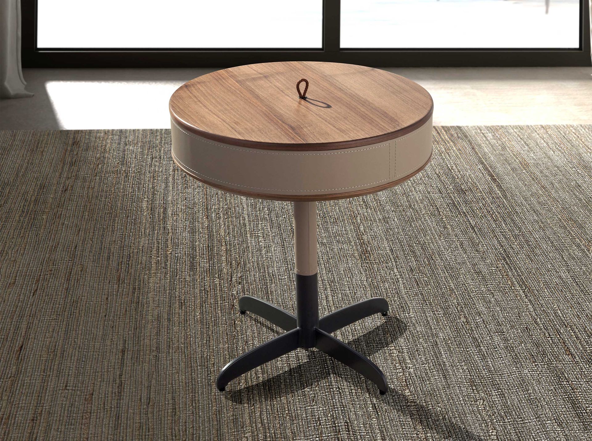 Round side table
Leather steel