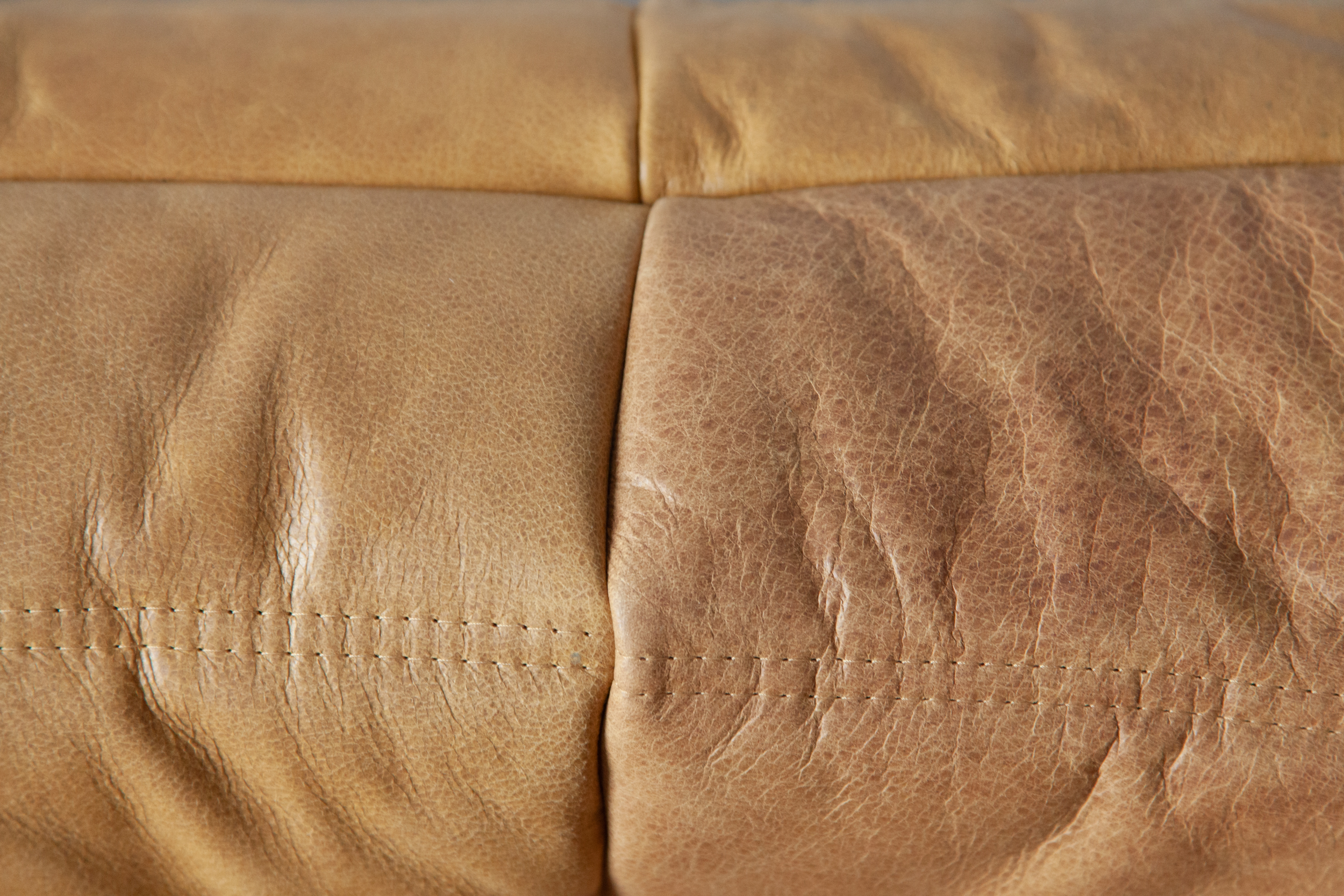 Set poltrona e ottomana Togo in pelle Pull-Up marrone cammello