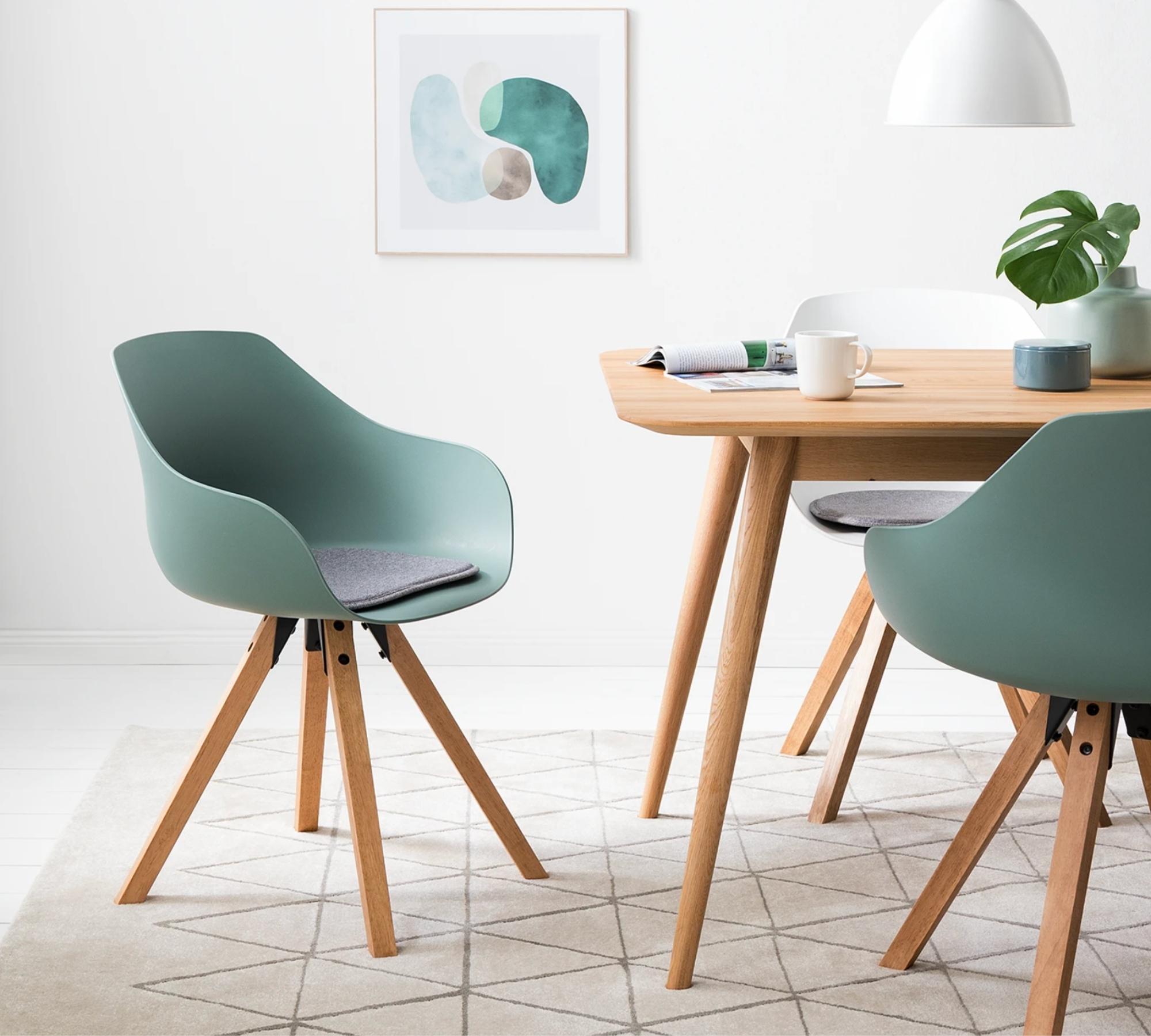 " -> "Mint grey".

    Final check on "Armrest shell chair":
    Armrest (Armlehnen)
    Shell chair (Schalenstuhl)
    With (mit)
    Seat cushion (Sitzkissen)
    Mint grey (Mintgrau)

    This is perfect.

    One last check: "Return only the translated text with no preamble