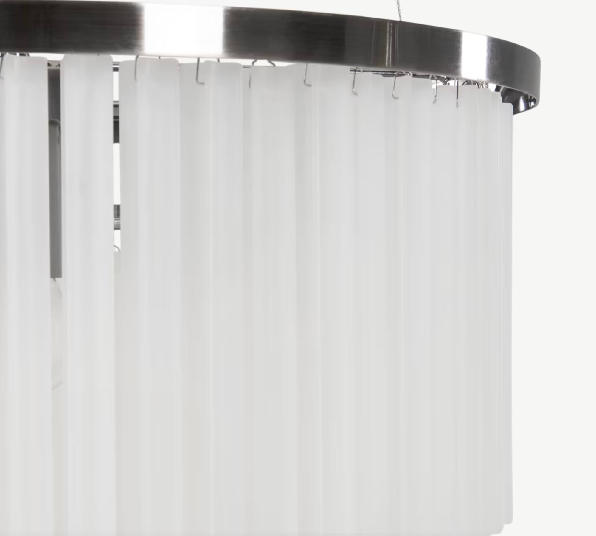 Opulenter Kronleuchter Ophelia aus Milchglas und Chrom 