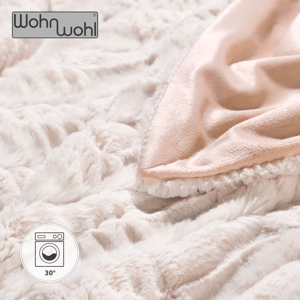 Couchdecke aus Fellimitat Creme