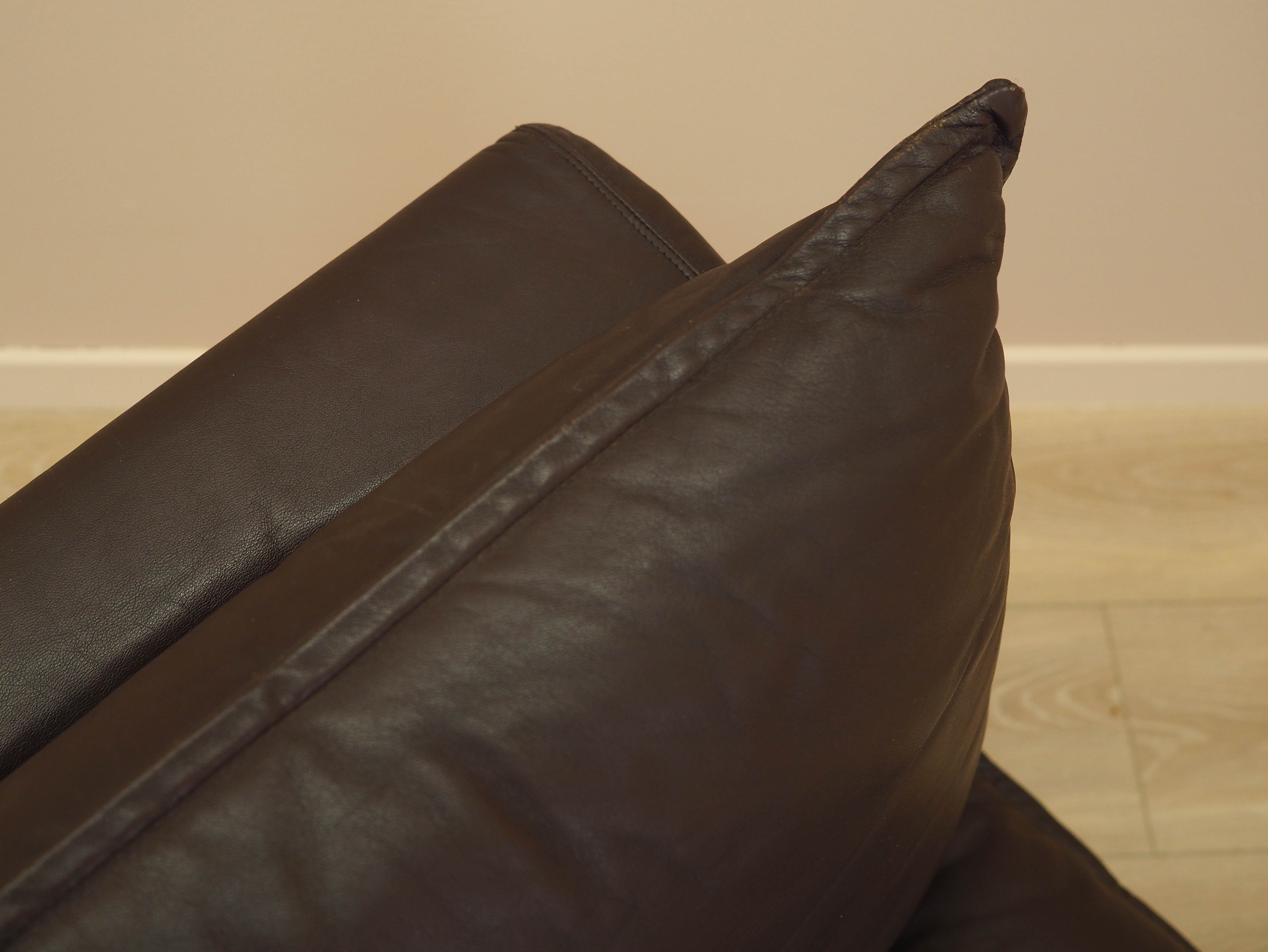 Leather armchair Brown