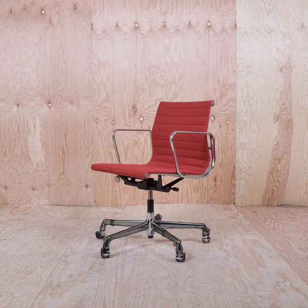 Eames EA 117 Aluminium Chair Rot