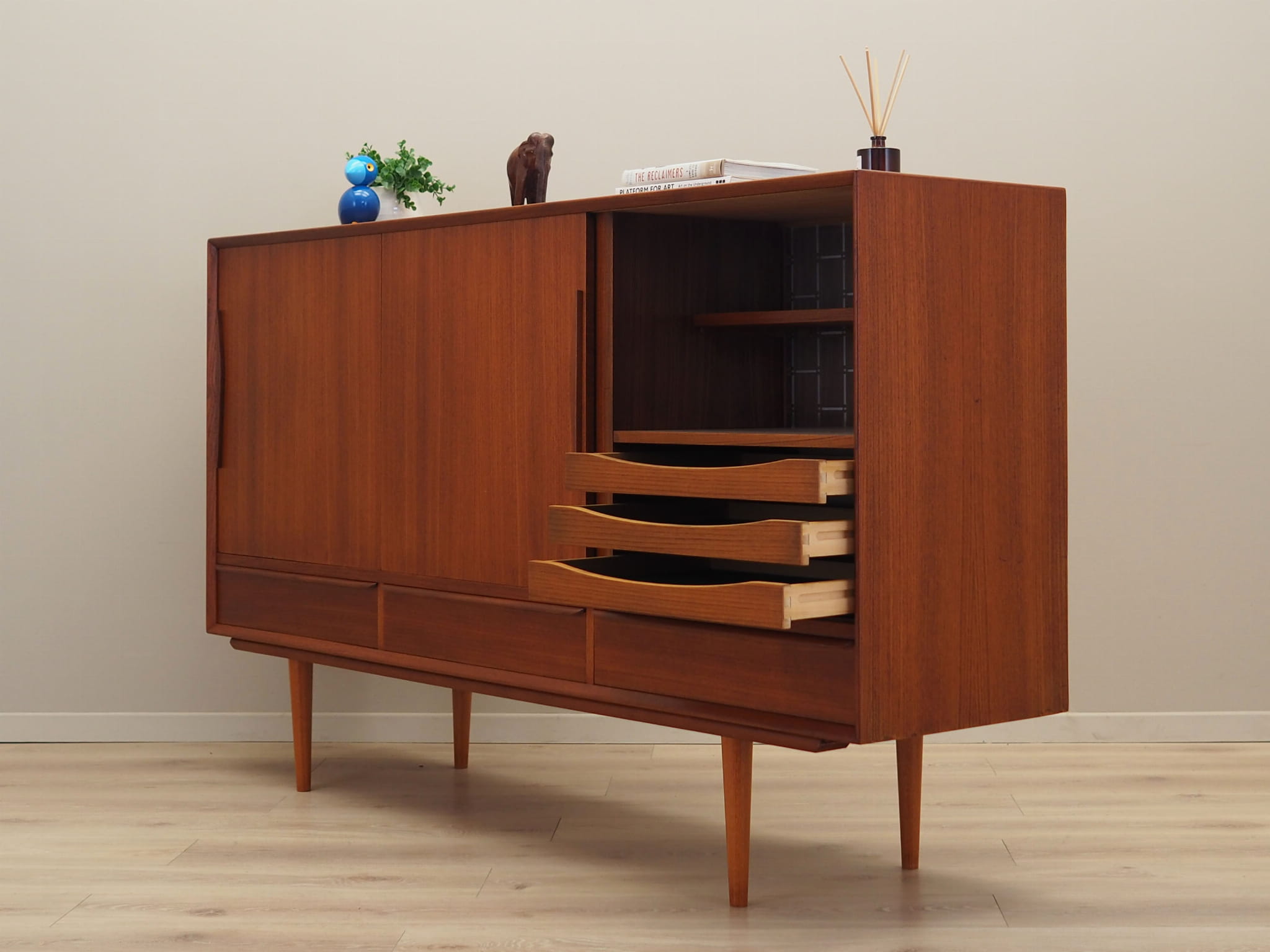 Vintage Highboard Teakholz Braun 1960er Jahre