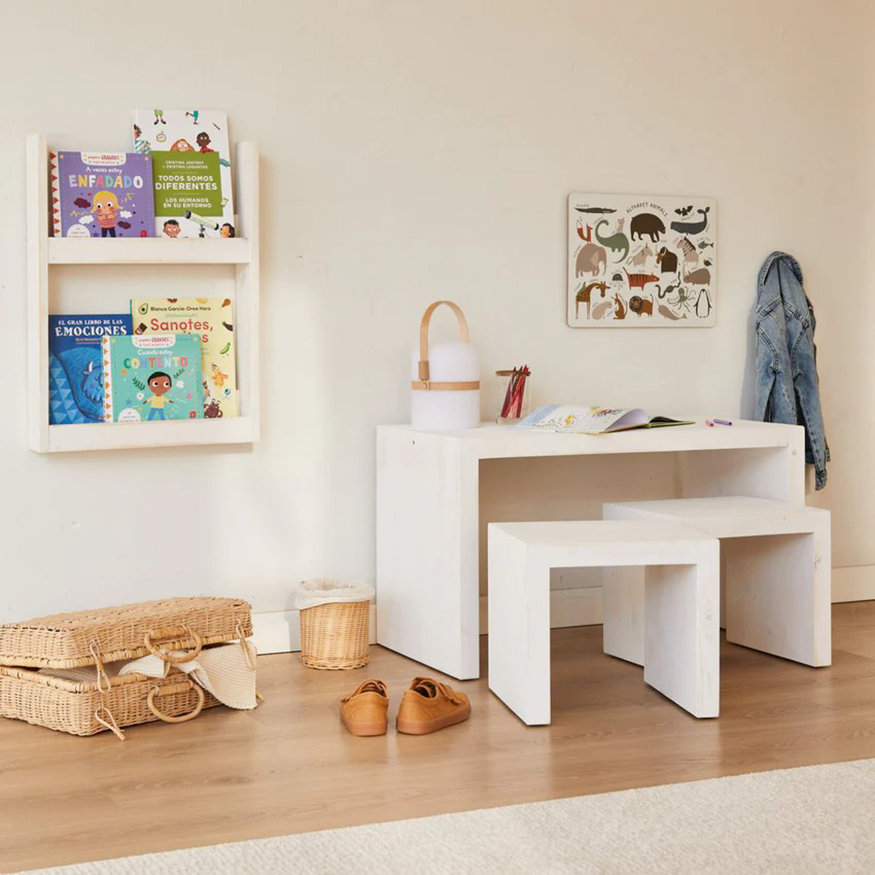 Ekine Montessori Tisch Holz Weiß Gealtert