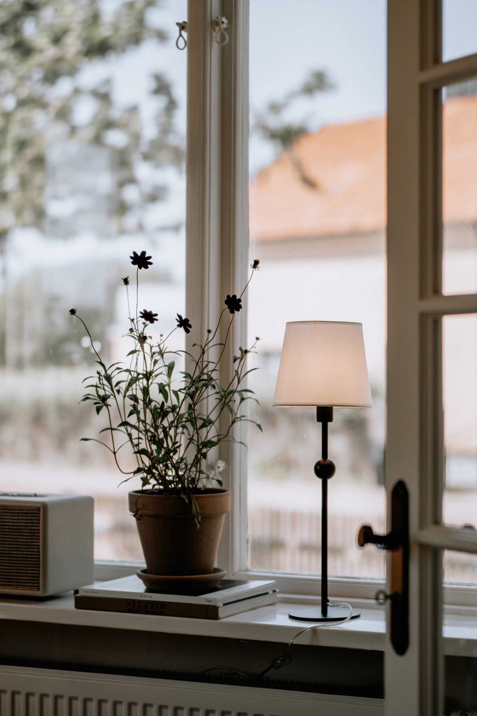 Astrid Table Lamp Black