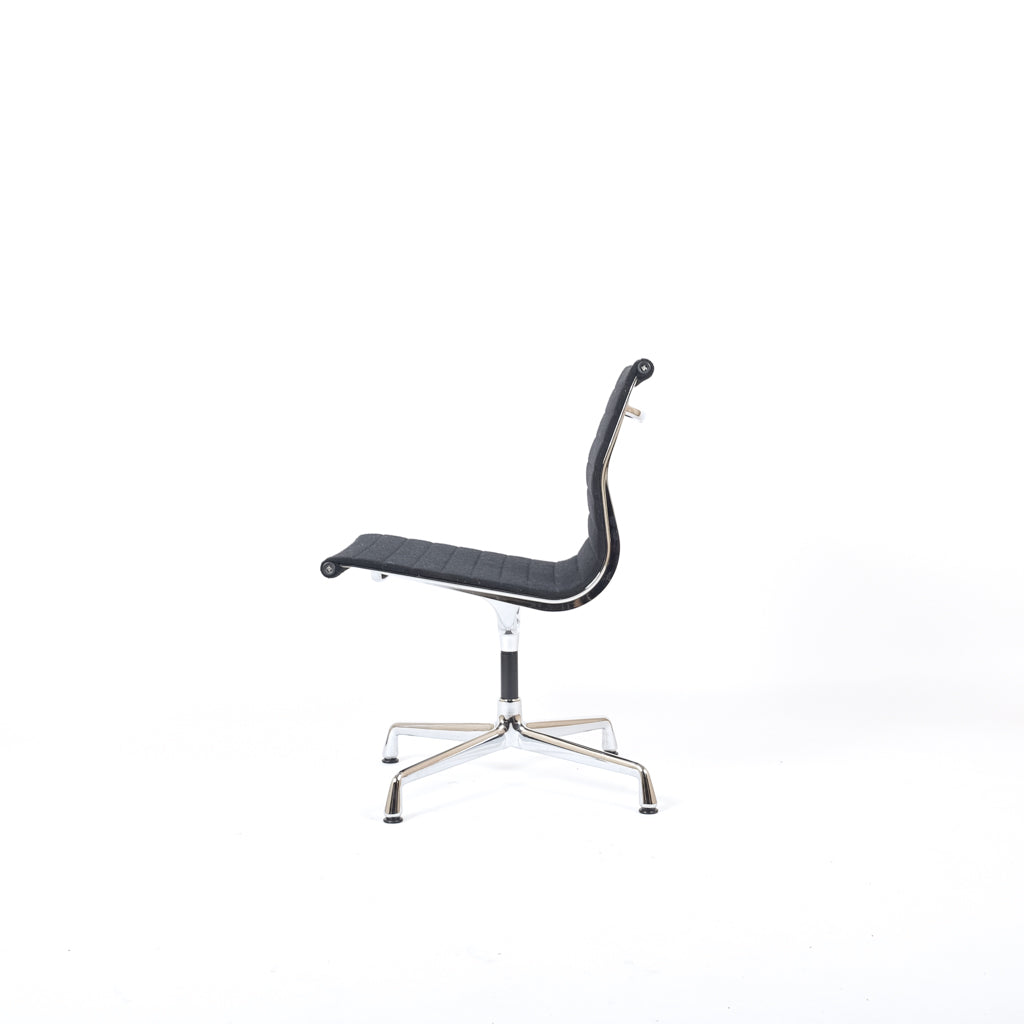 Eames EA 105 Stuhl Stoff Schwarz 