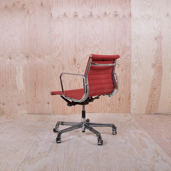 Eames EA 117 Aluminium Chair Rot