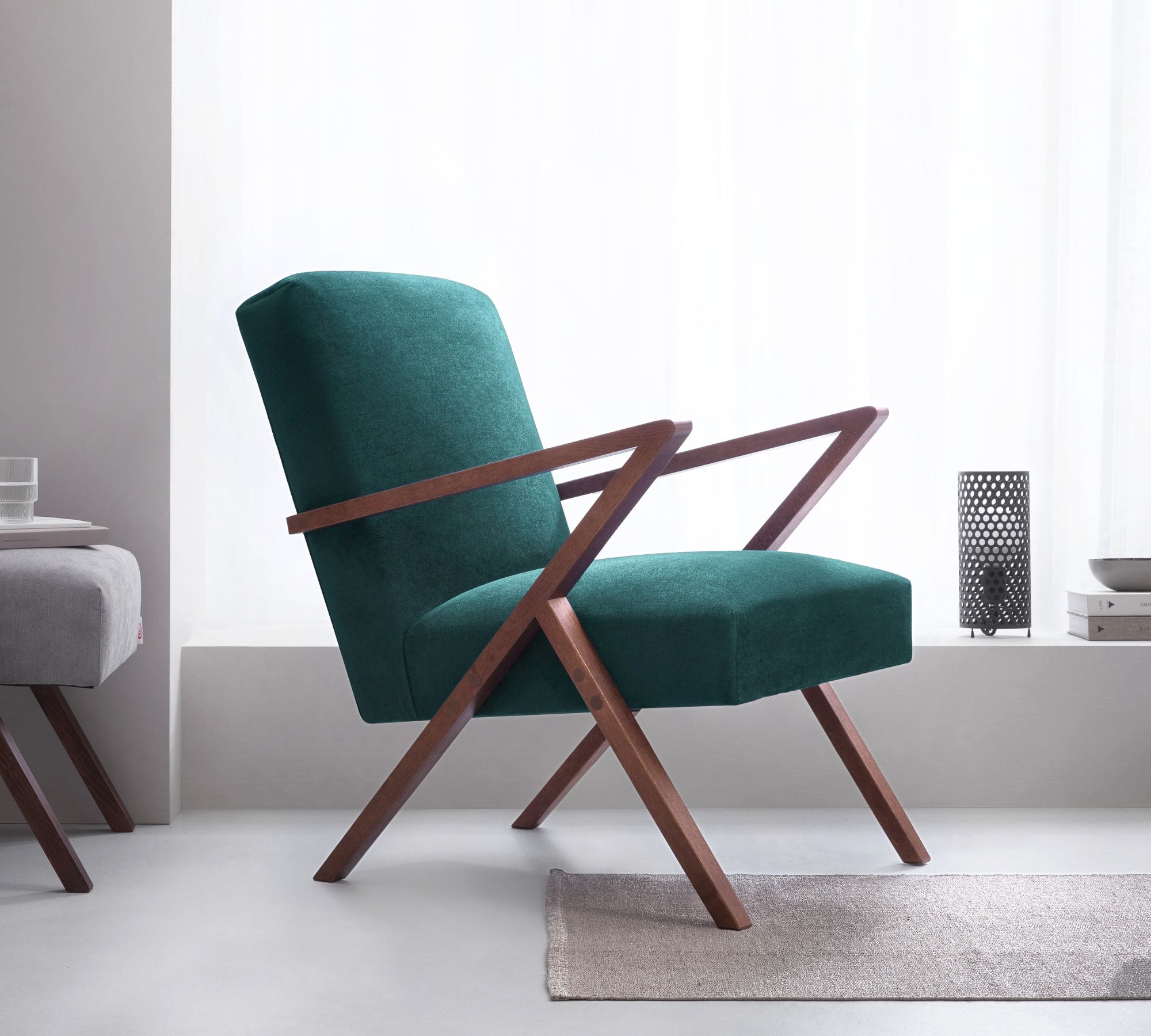 Retrostar Sessel Velvet Line Nussbaum Beizung Jägergrün