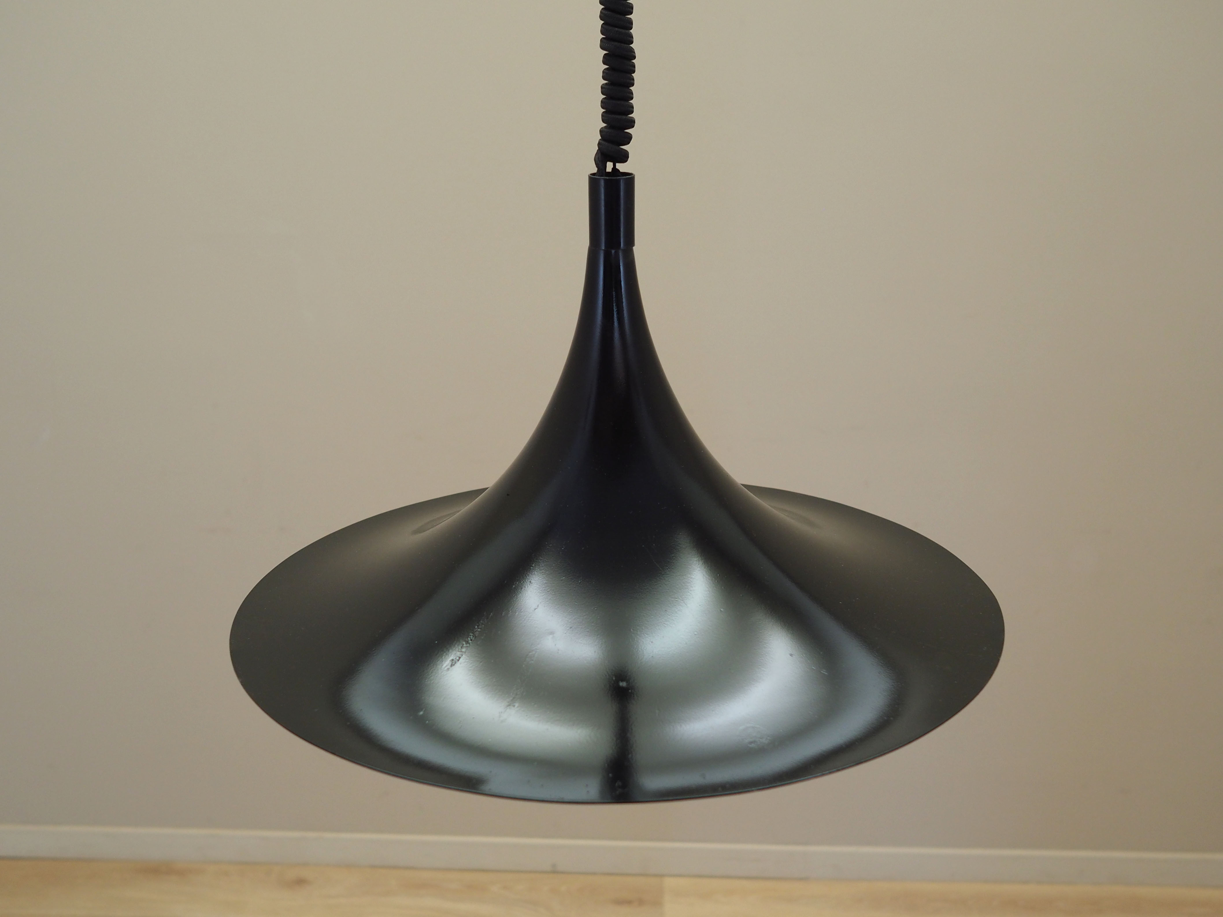 Pendant lamp
Metal
1970s