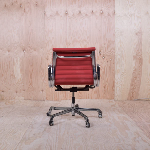 Eames EA 117 Aluminium Chair Rot