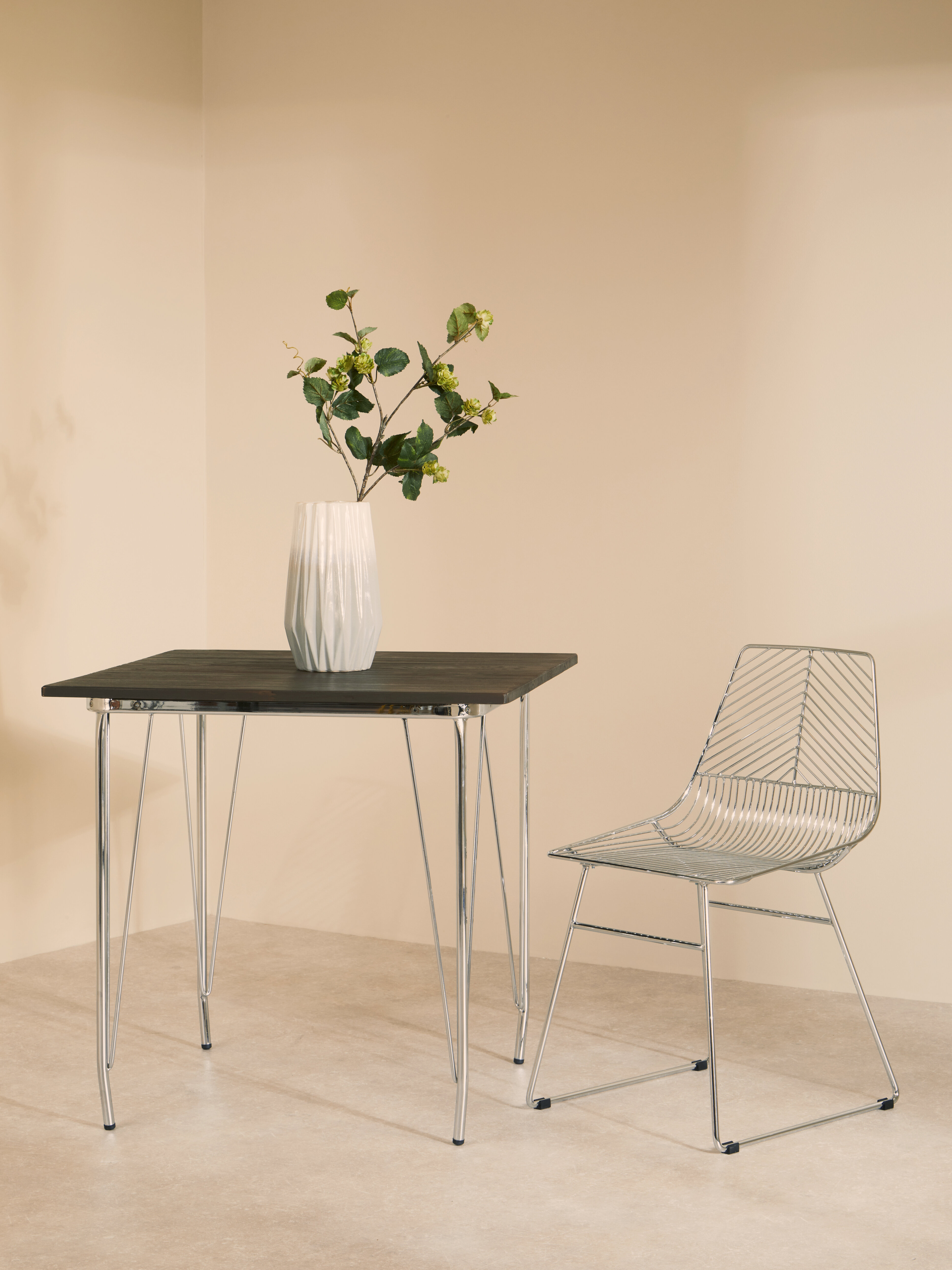 District Chrom Metall und Elm Holz Tisch
