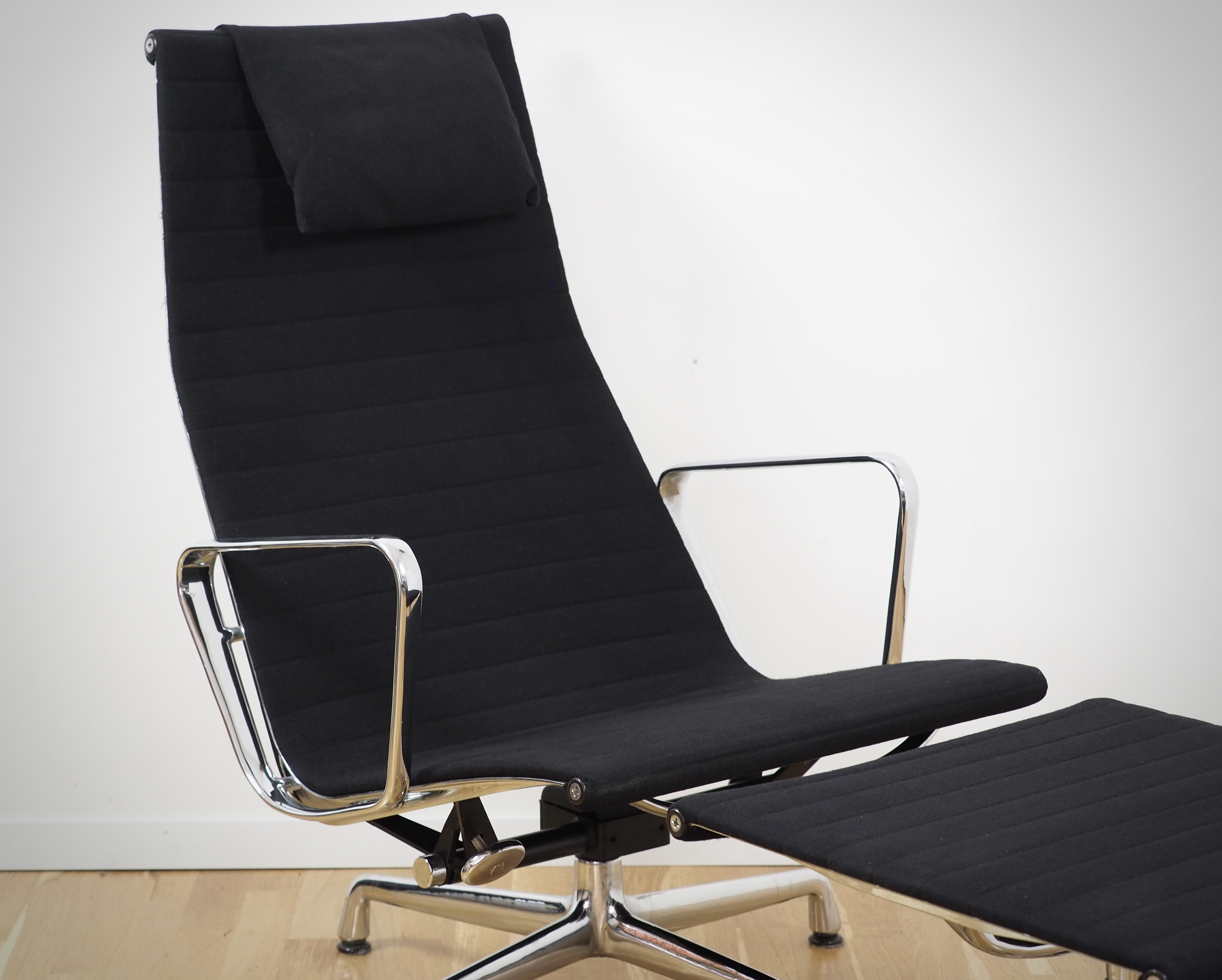 Aluminium Chair EA 124 & EA 125 Hopsack Schwarz