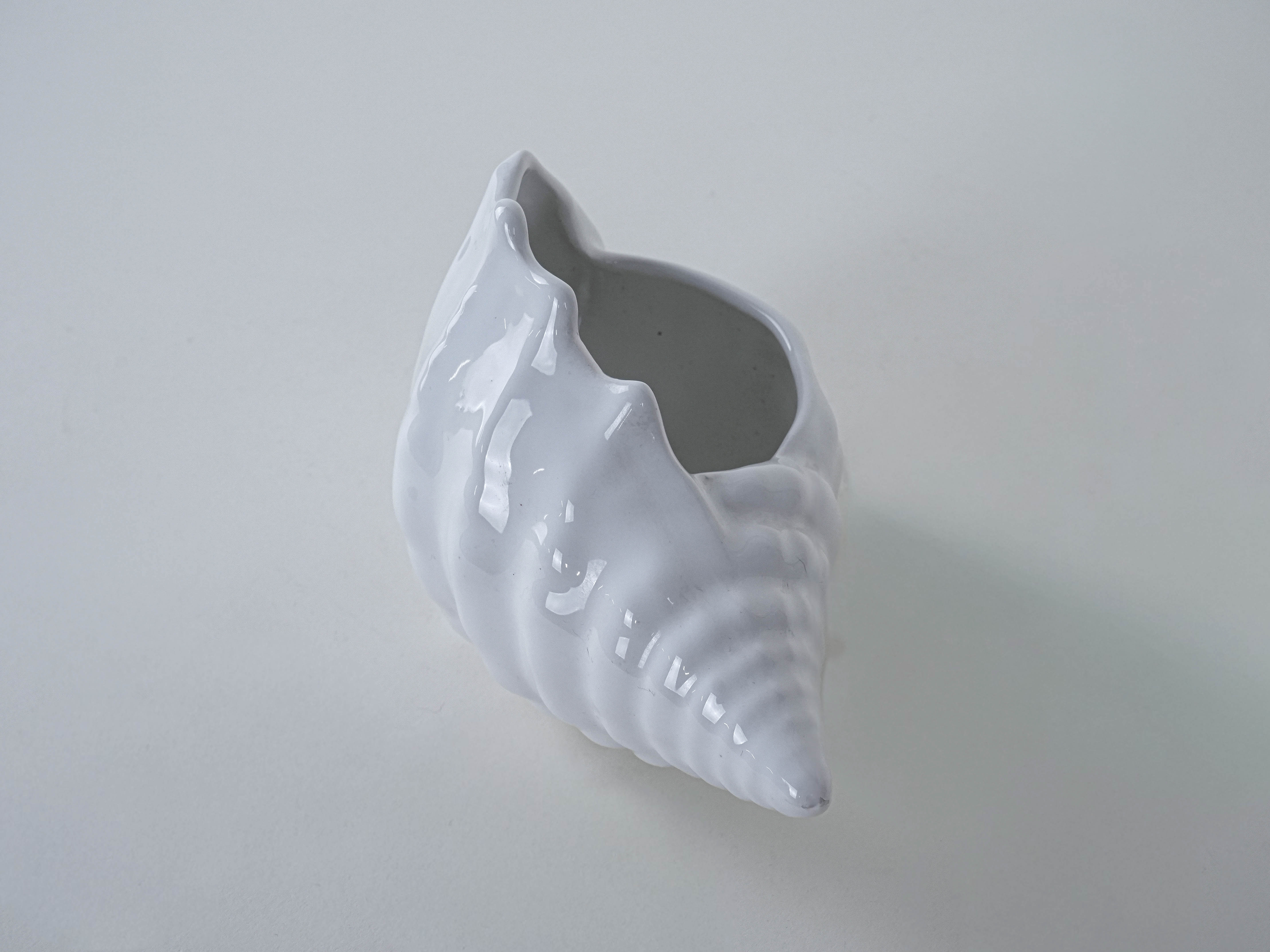 Ceramic shell White 1970s