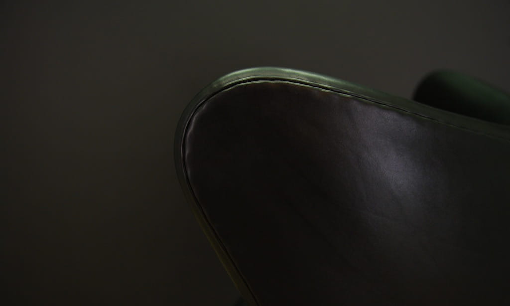 Egg Chair Arne Jacobsen Leather Black