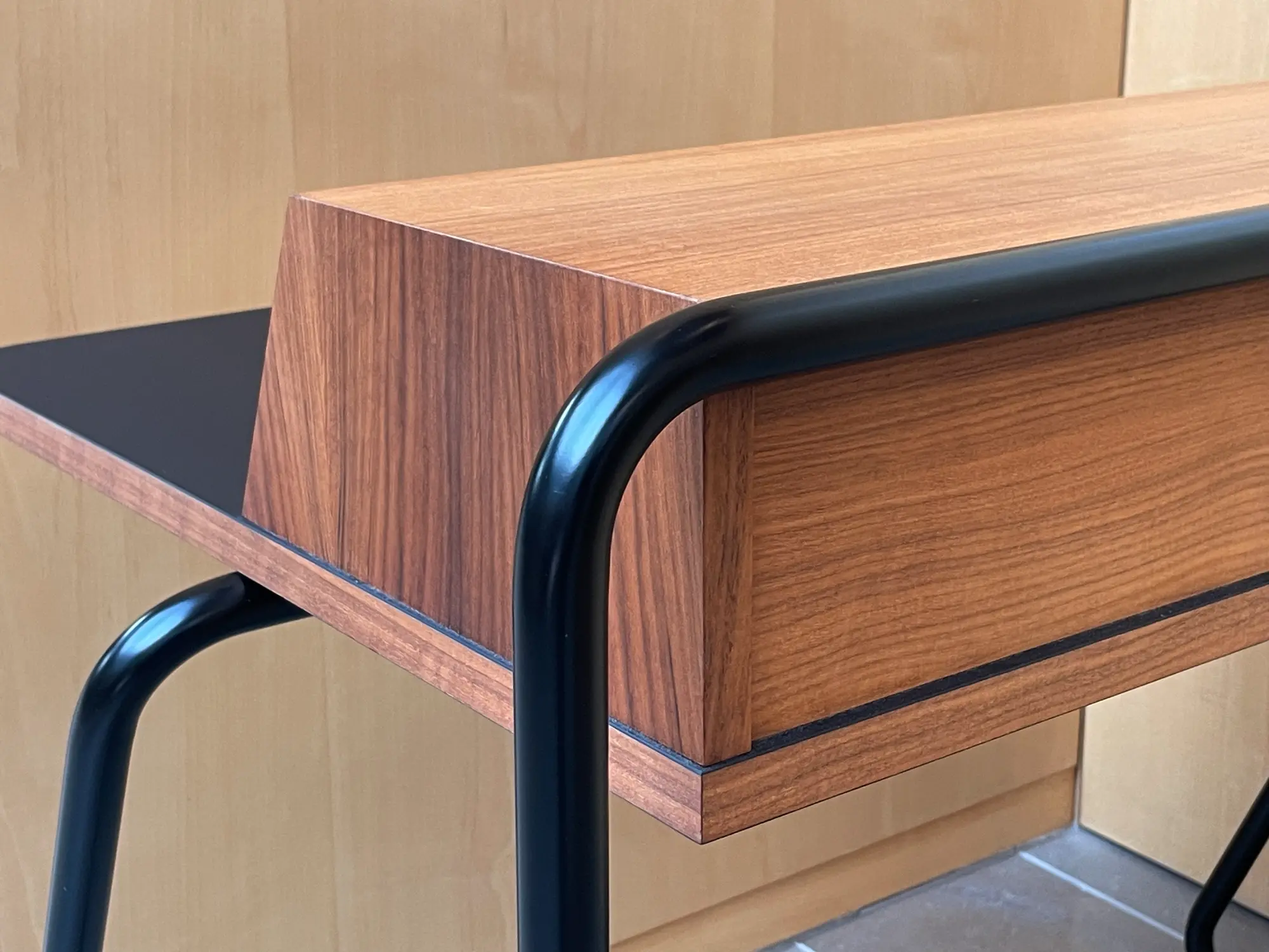 S 1200 Desk Wood Brown