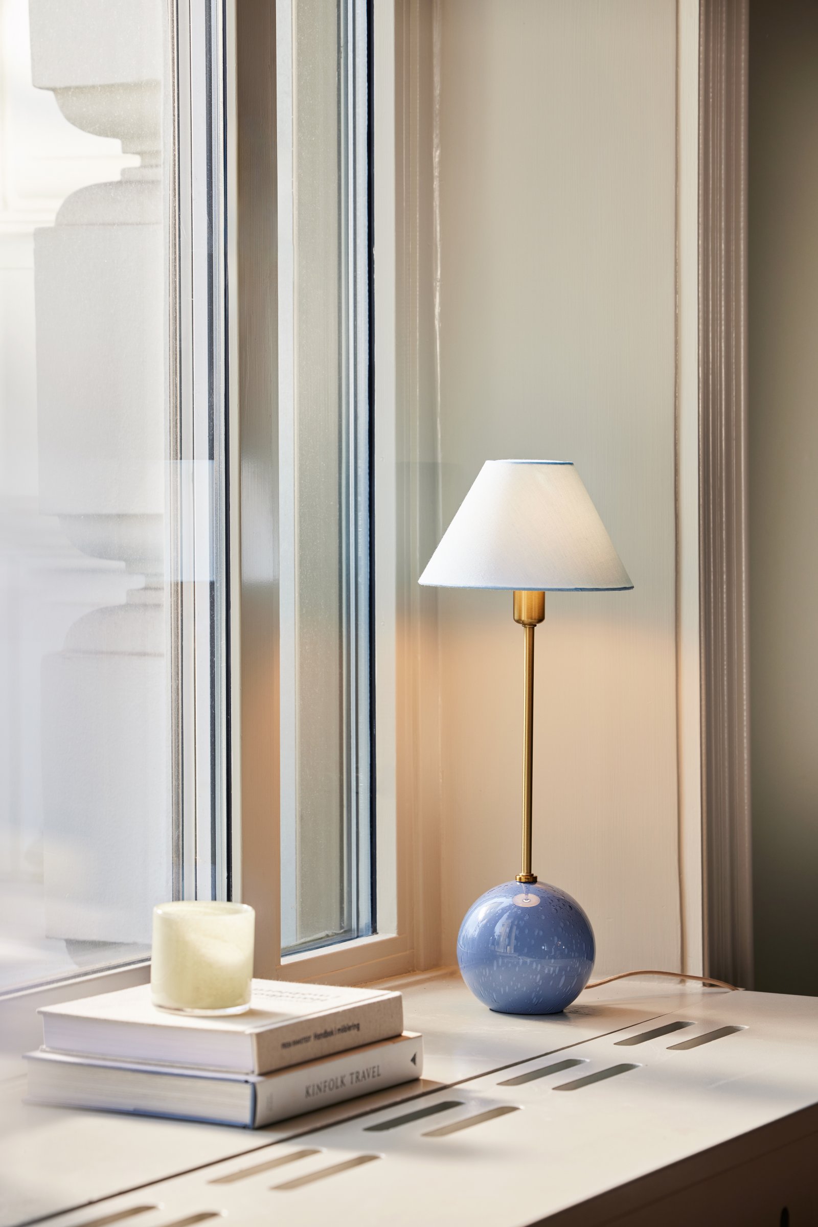 Iris Table lamp Pigeon blue Ø 20cm
