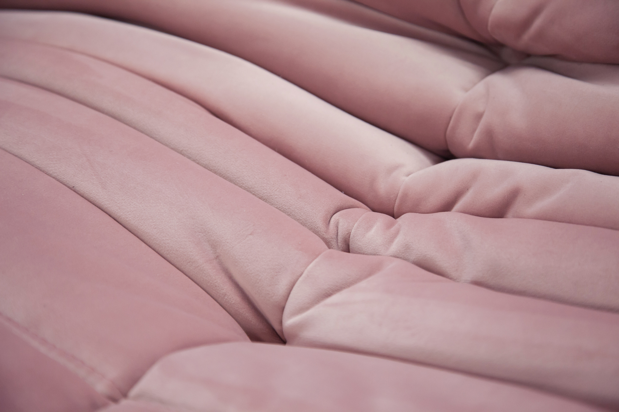 Togo Divano 2 posti velluto rosa chiaro