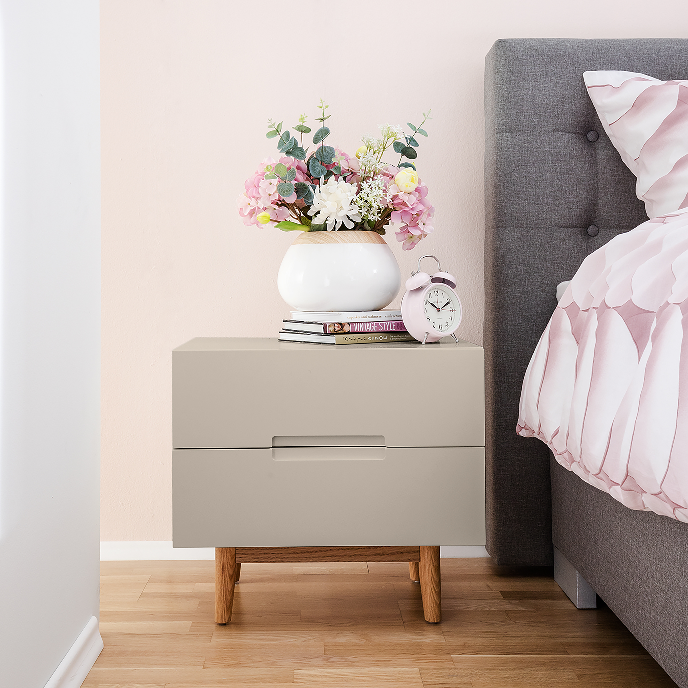 Lindholm Nachtschrank Taupe