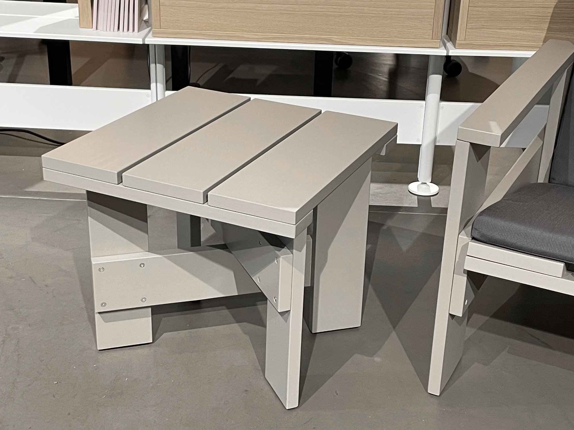 Set Crate Lounge Chair + Crate Low Table Holz Grau