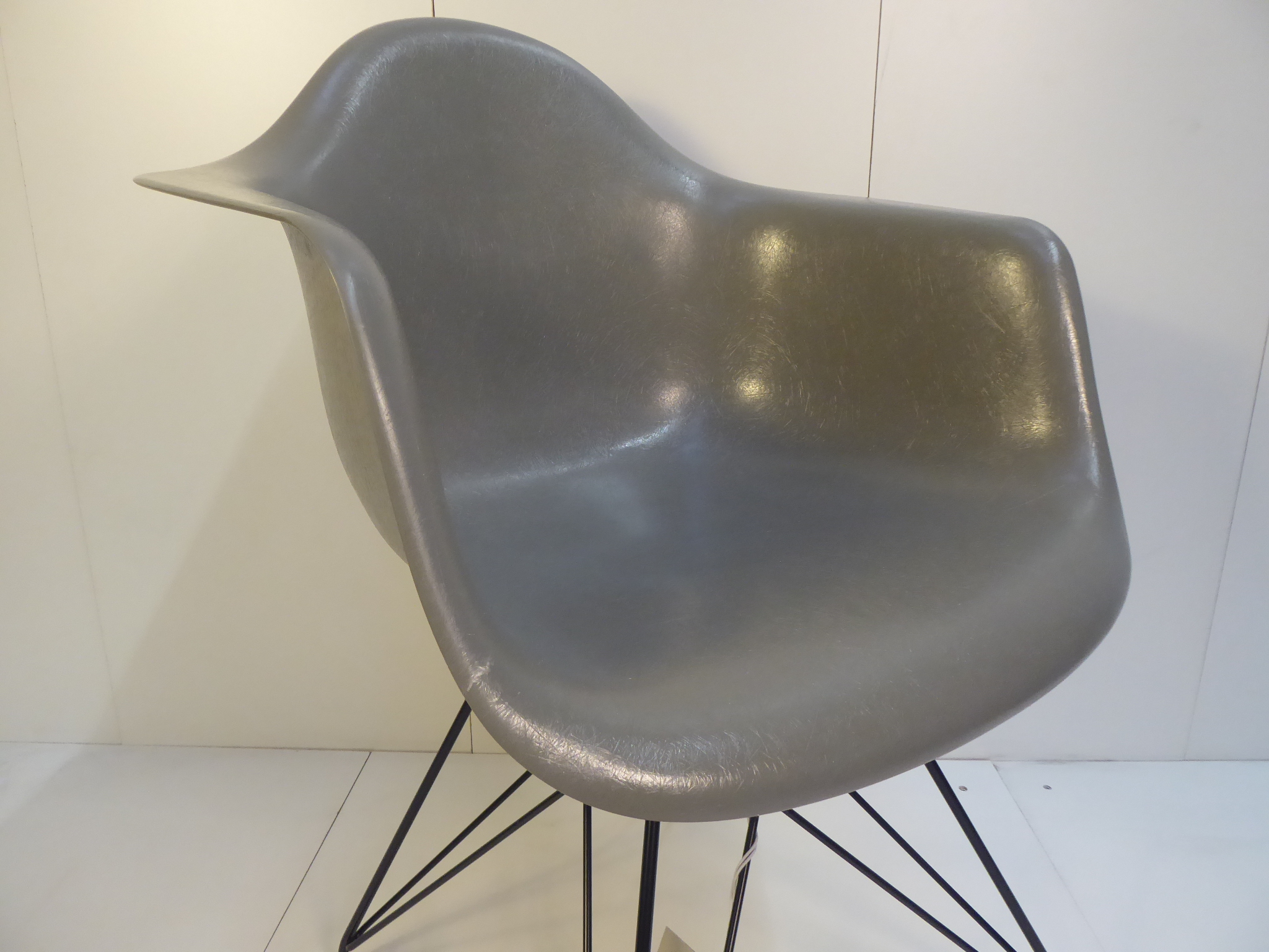 Eames Fiberglass Chair DAR Kunststoff Raw Umber