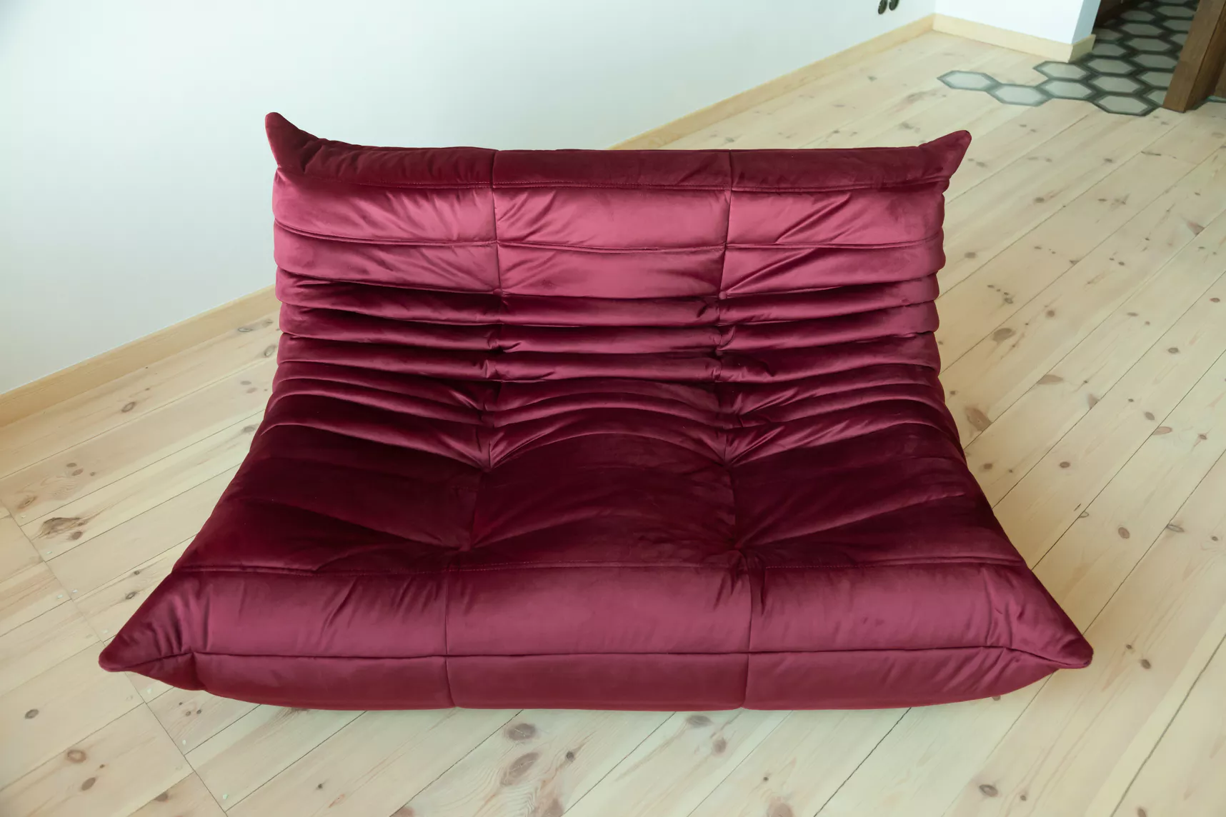 Togo Sofa 2-Sitzer Samt Burgundrot