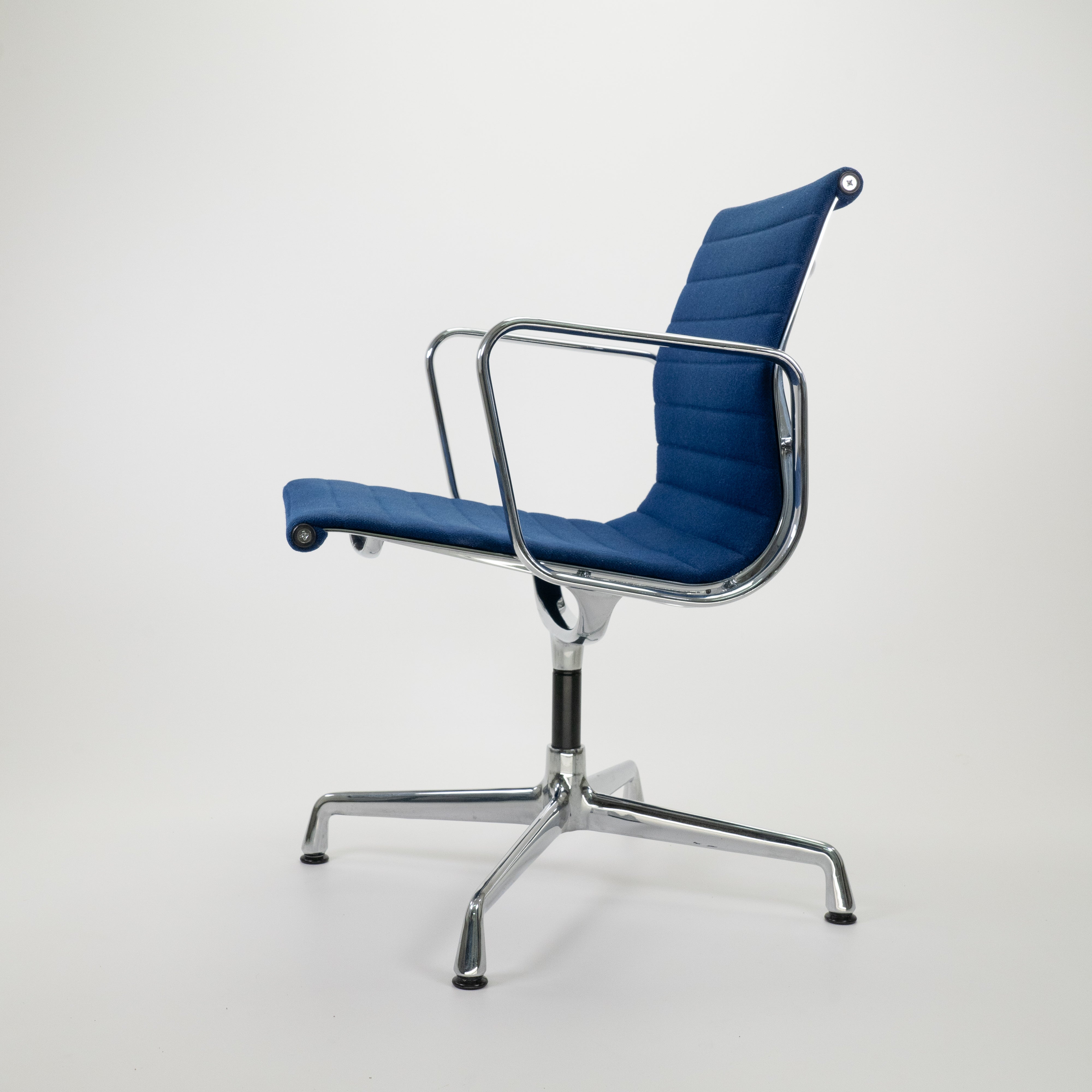 Vitra EA108 Chair Chrom Hopsack Blau