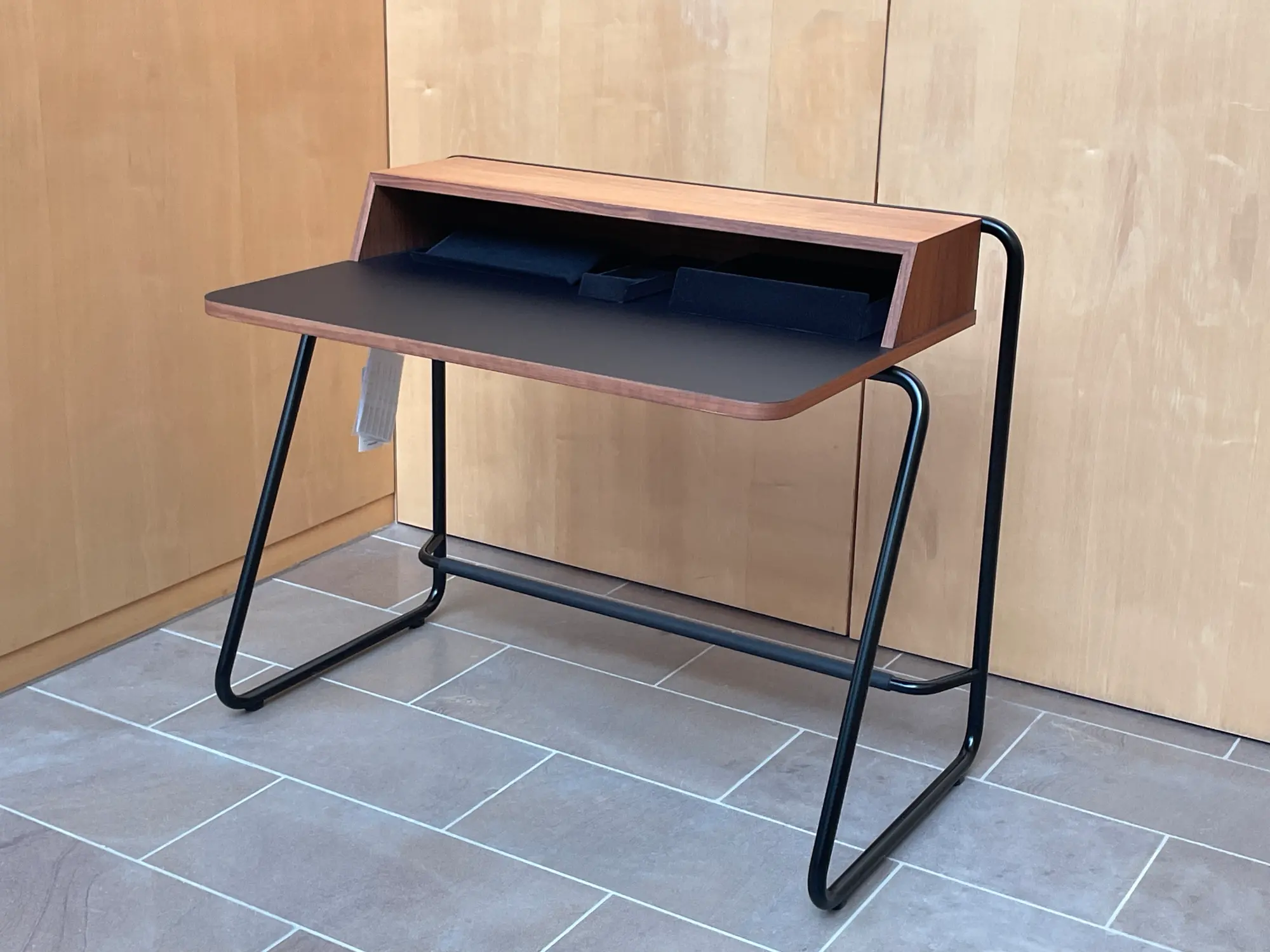 S 1200 Desk Wood Brown