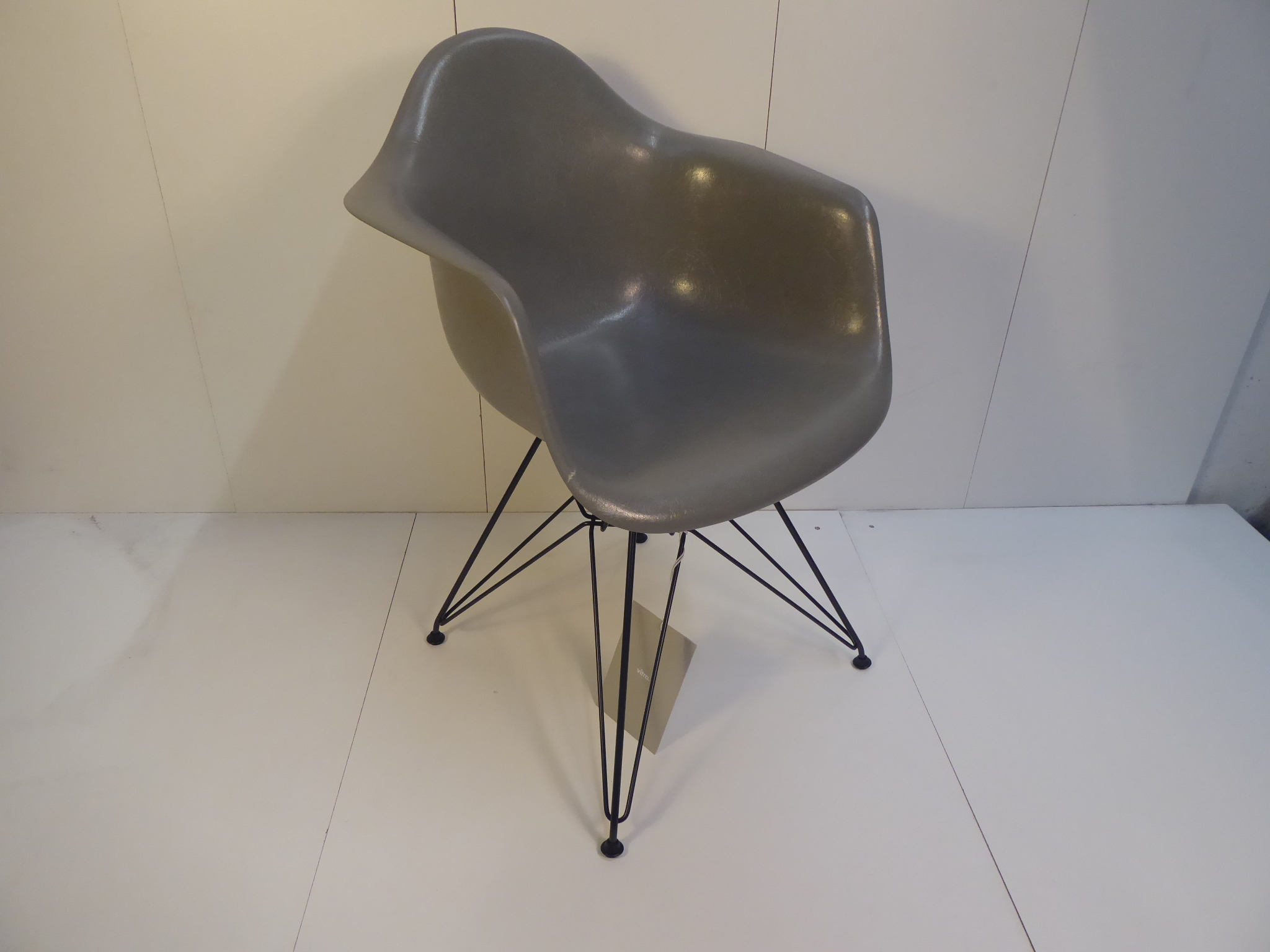 Eames Fiberglass Chair DAR Kunststoff Raw Umber