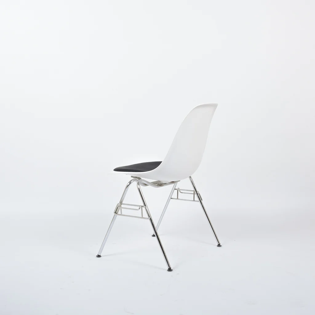 Eames DSS Plastic Side Chair mit Sitzkissen Weiß
