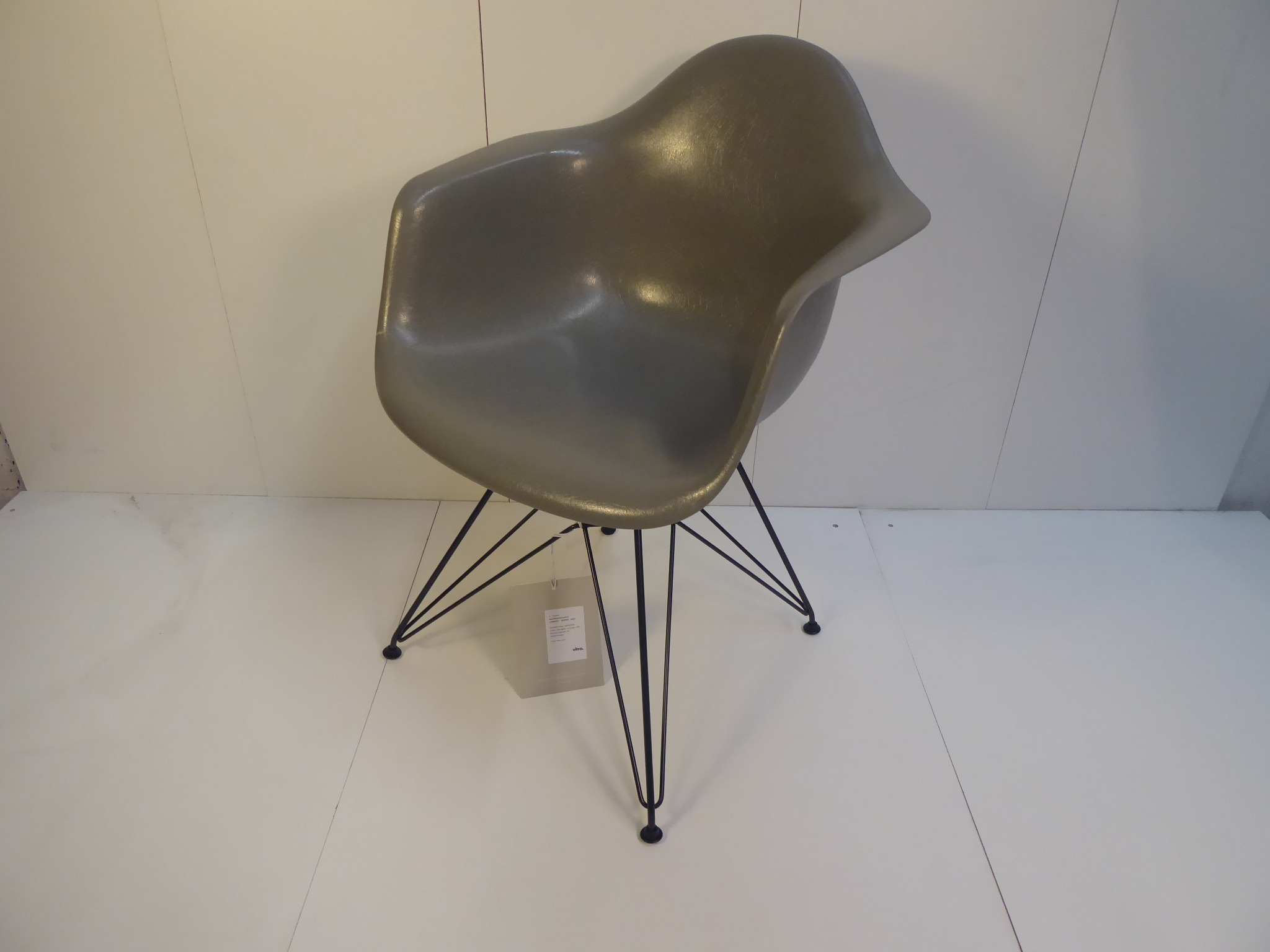 Eames Fiberglass Chair DAR Kunststoff Raw Umber