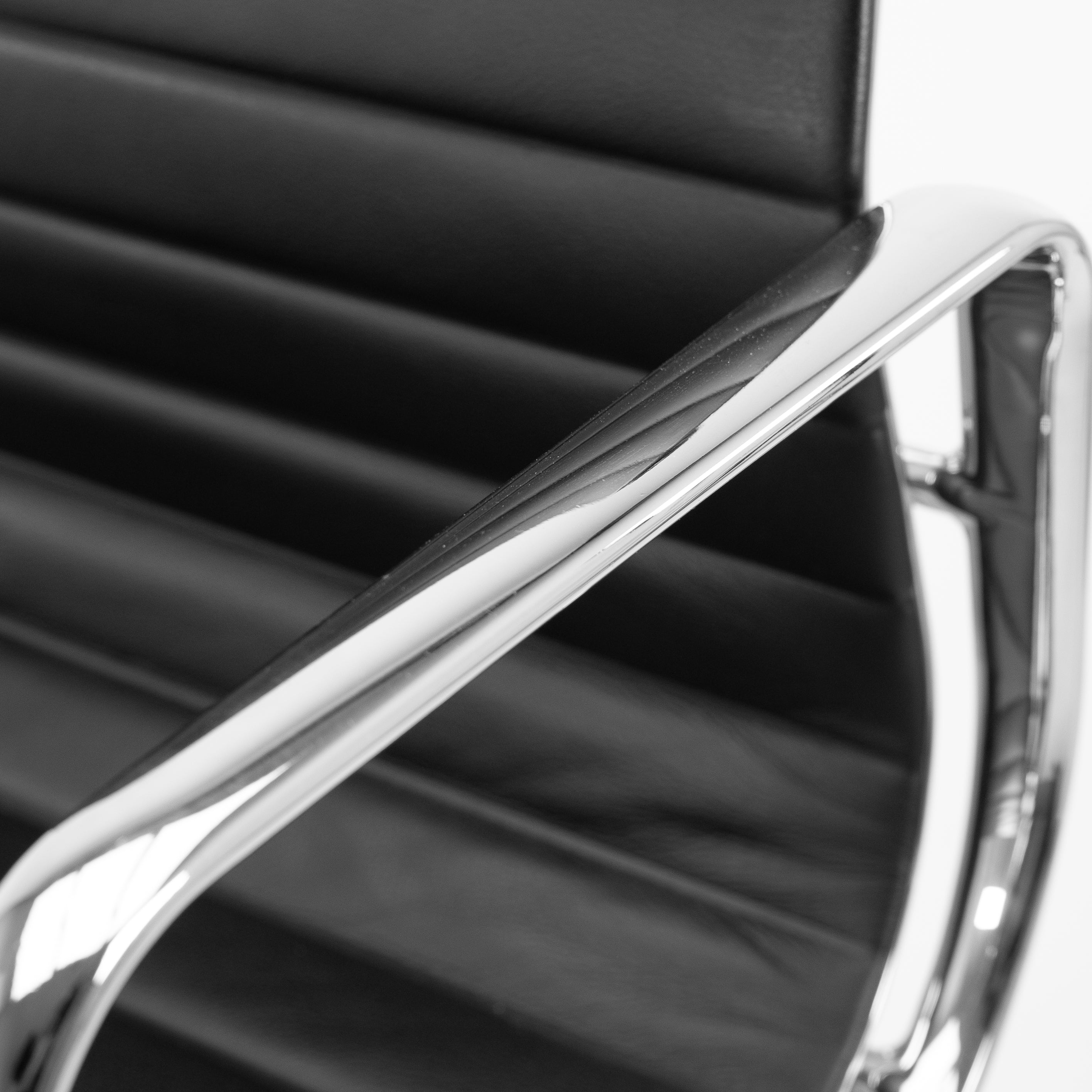 EA117 Bürostuhl Wippe Aluminium Schwarz