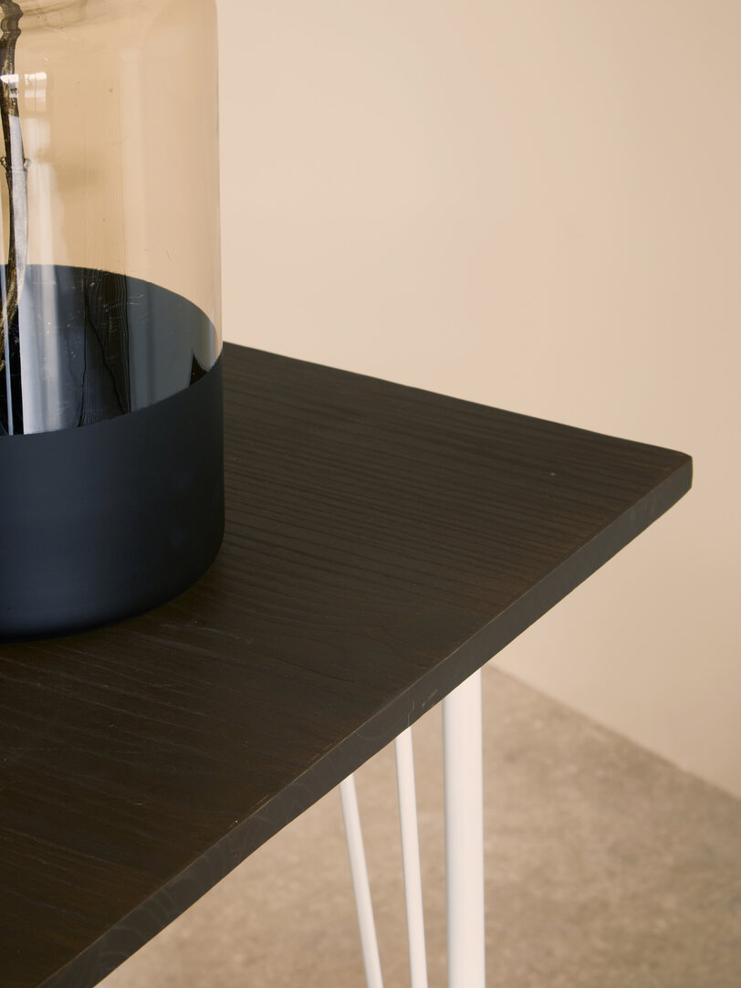 District Grey Metall und Elmholz Tisch
