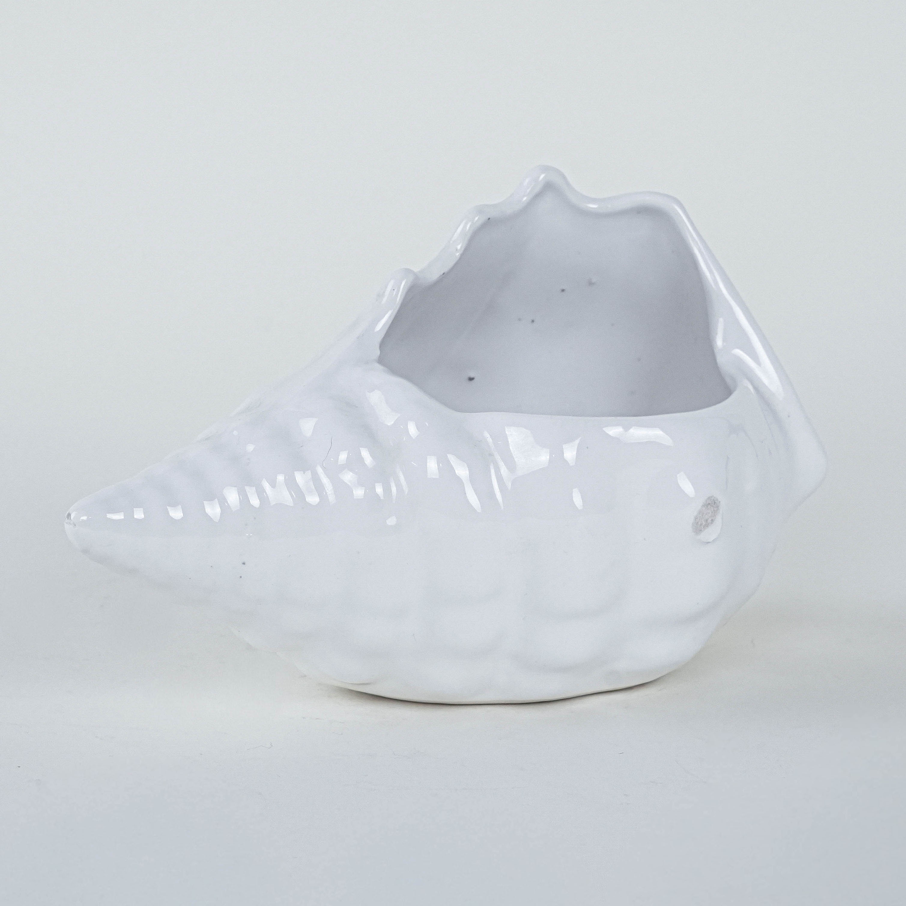 Ceramic shell White 1970s