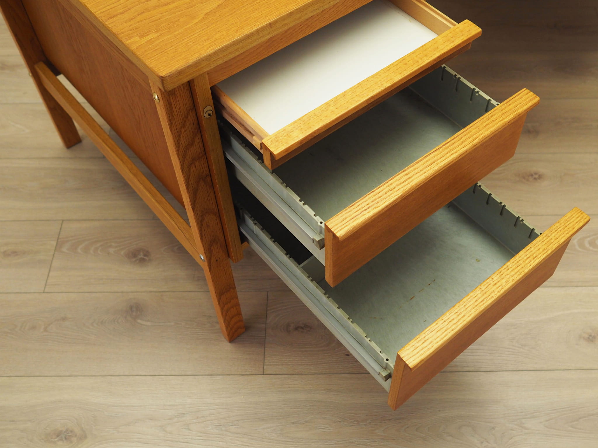 Desk
Ash wood
1970s