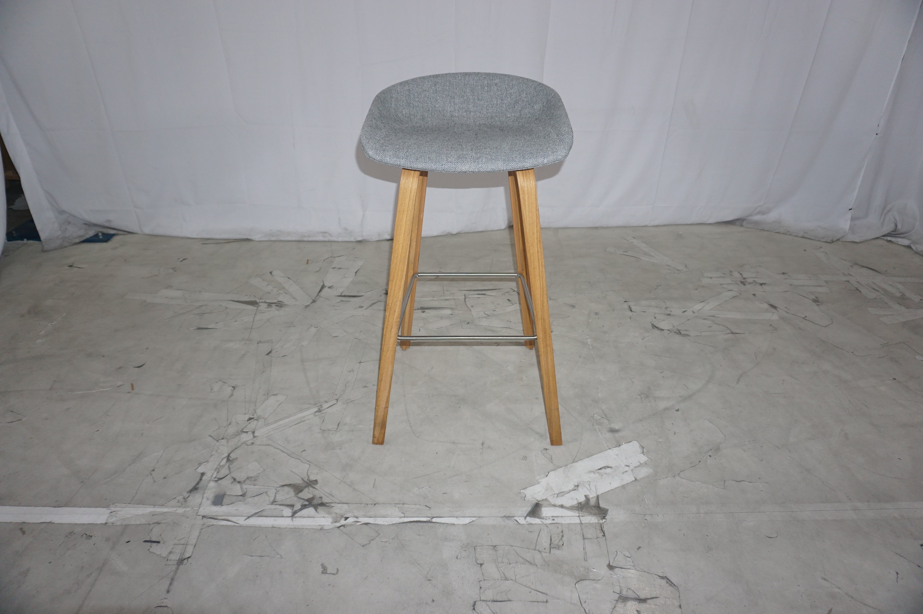 AAS 33 About A Stool Textil Holz Grau