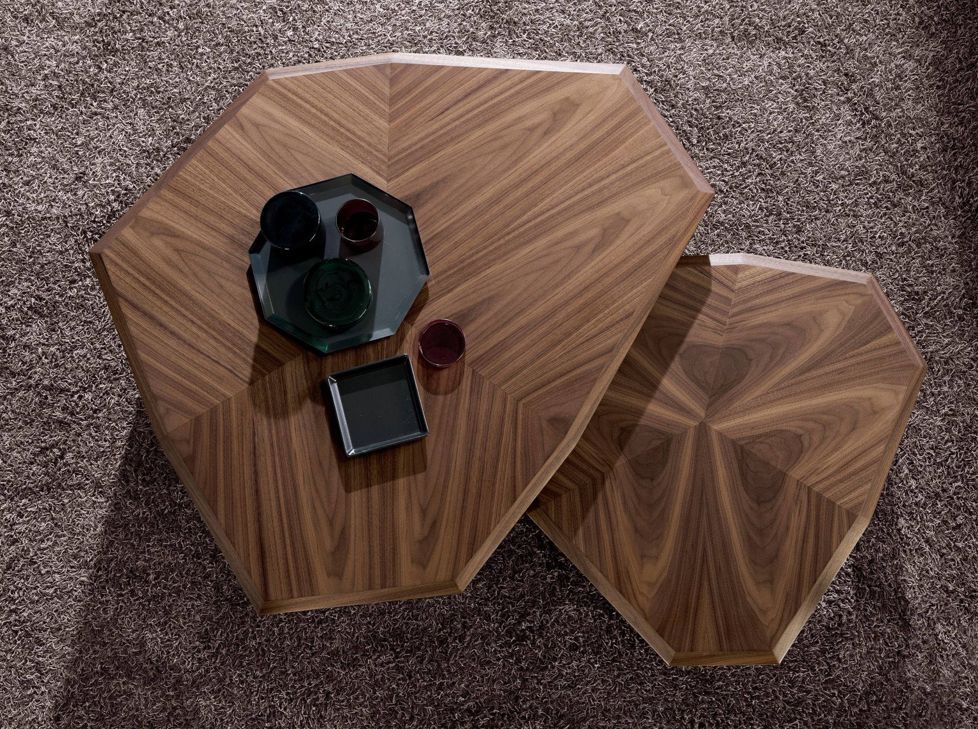 Abstrakter Couchtisch Nussbaum