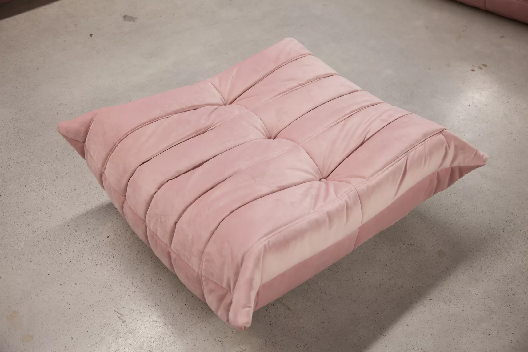 Togo Ottoman Velvet Light Pink