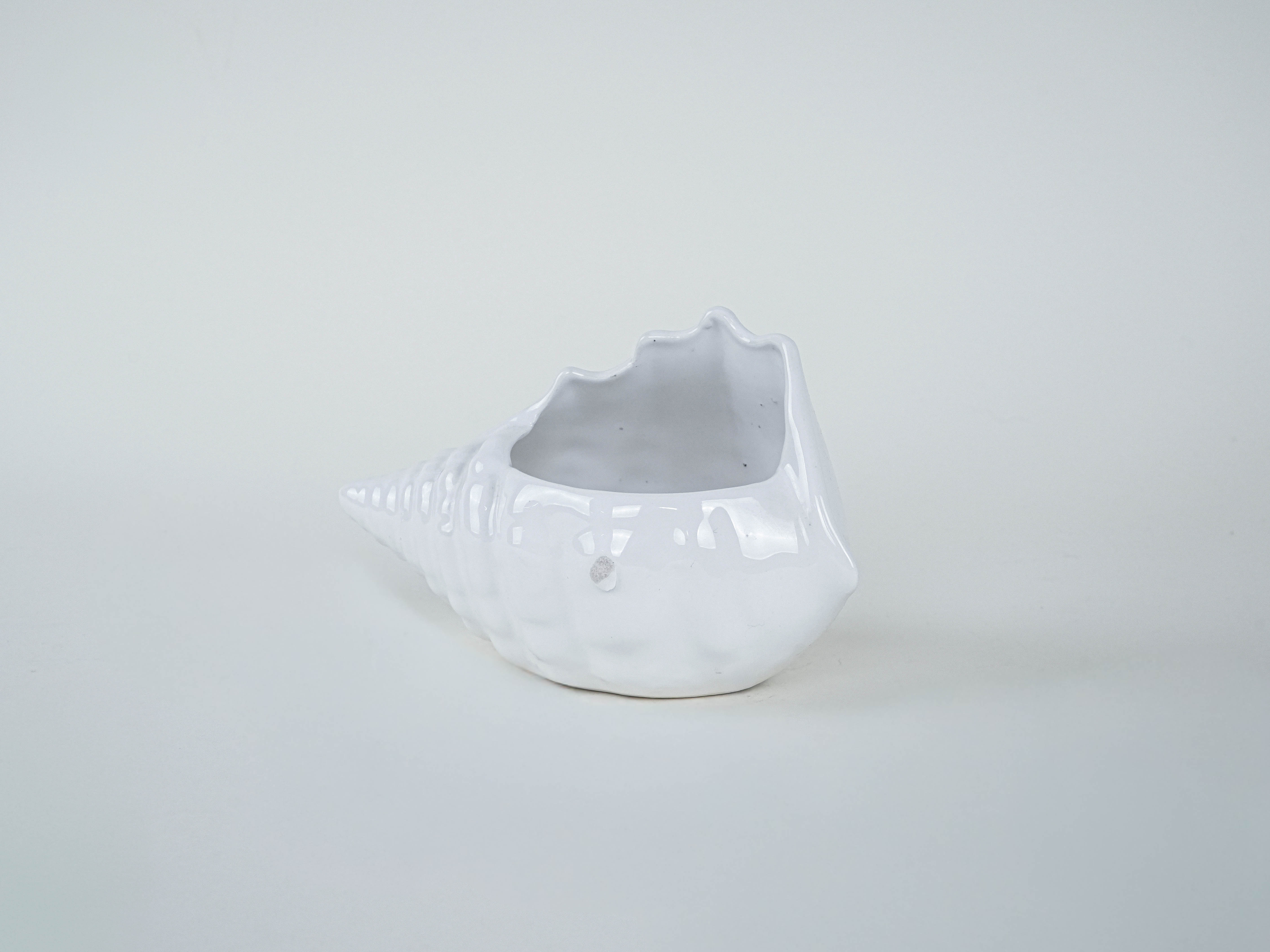 Ceramic shell White 1970s