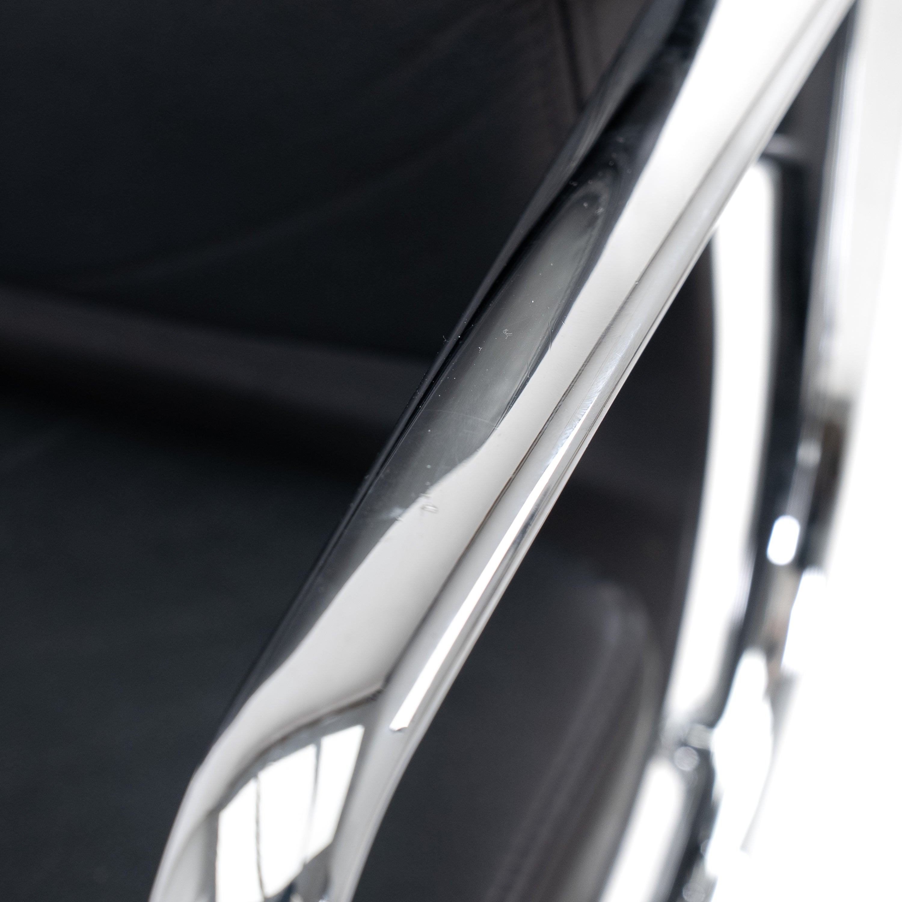 EA208 Bürostuhl Leder Schwarz von Vitra