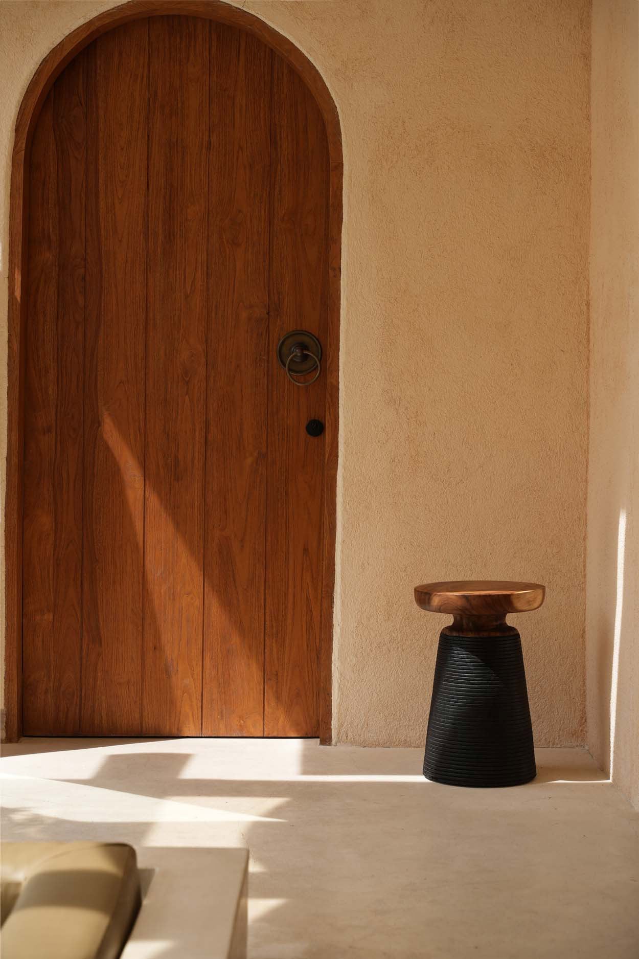 The side table End Black Natural ø40cm