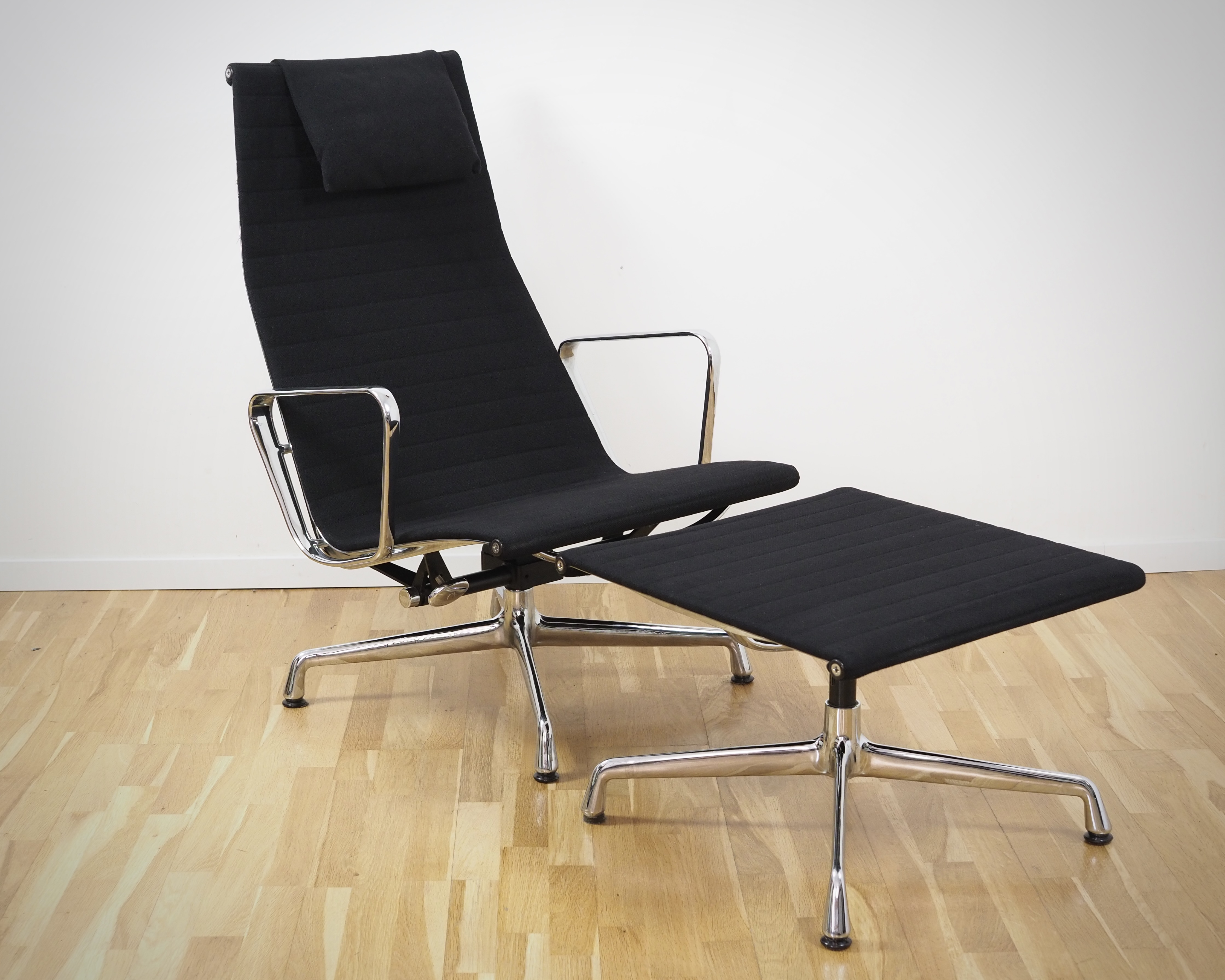 Aluminium Chair EA 124 & EA 125 Hopsack Schwarz