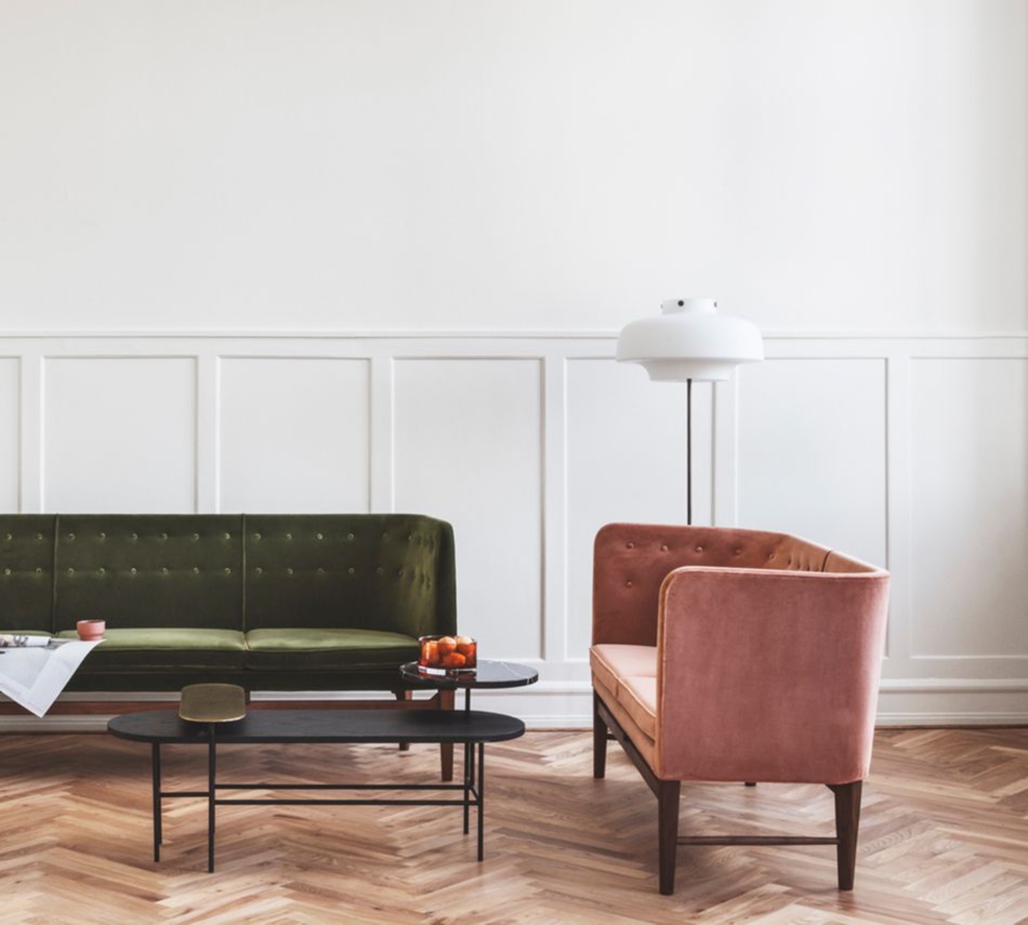 Mayor AJ6 Sofa Samt Walnussholz Blau