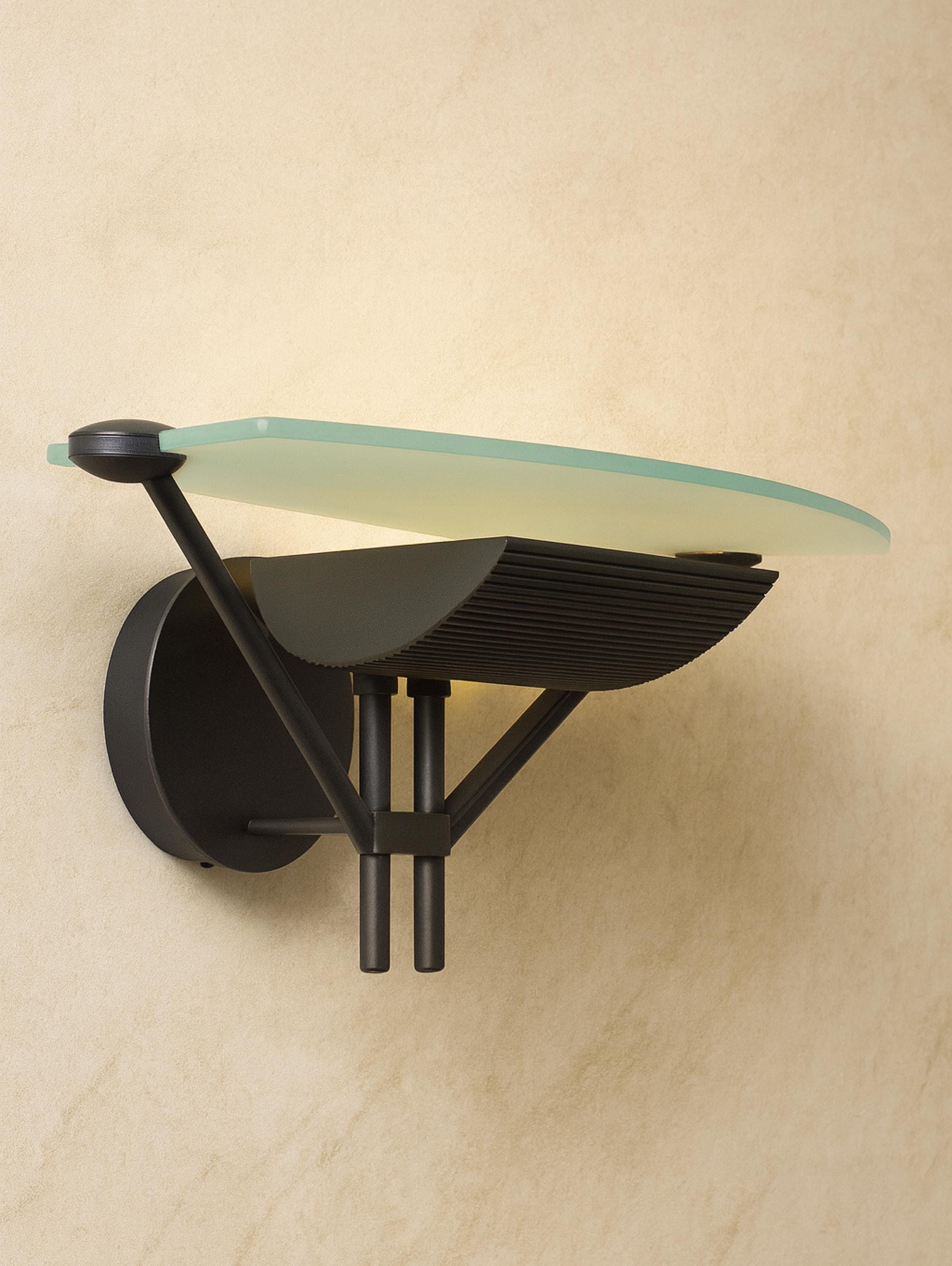 Wandlampe Glas Metall Schwarz 1980er Jahre